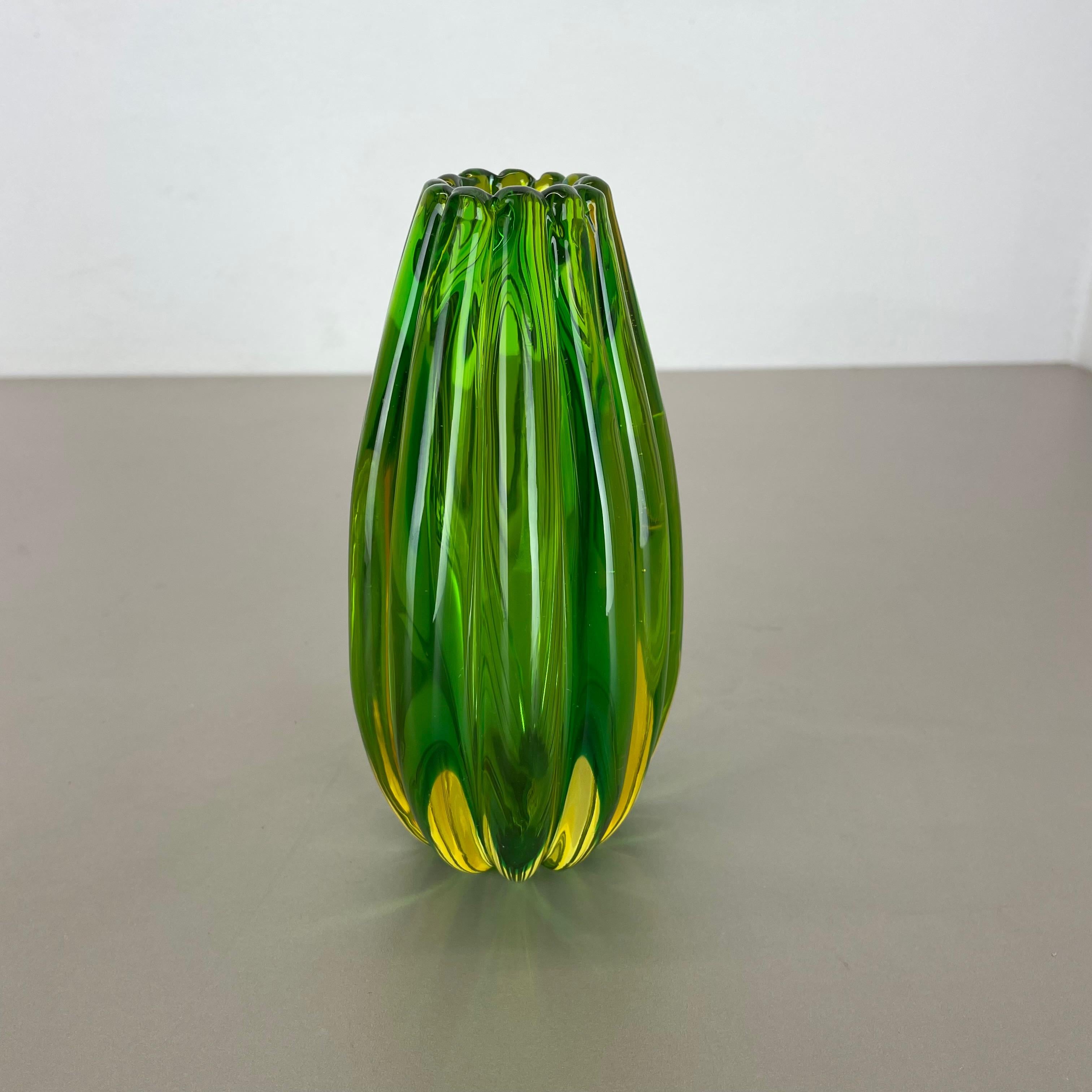 Green Murano Glass Vase Element Cordonato d'oro by Barovier and Toso Italy 1970s For Sale 8