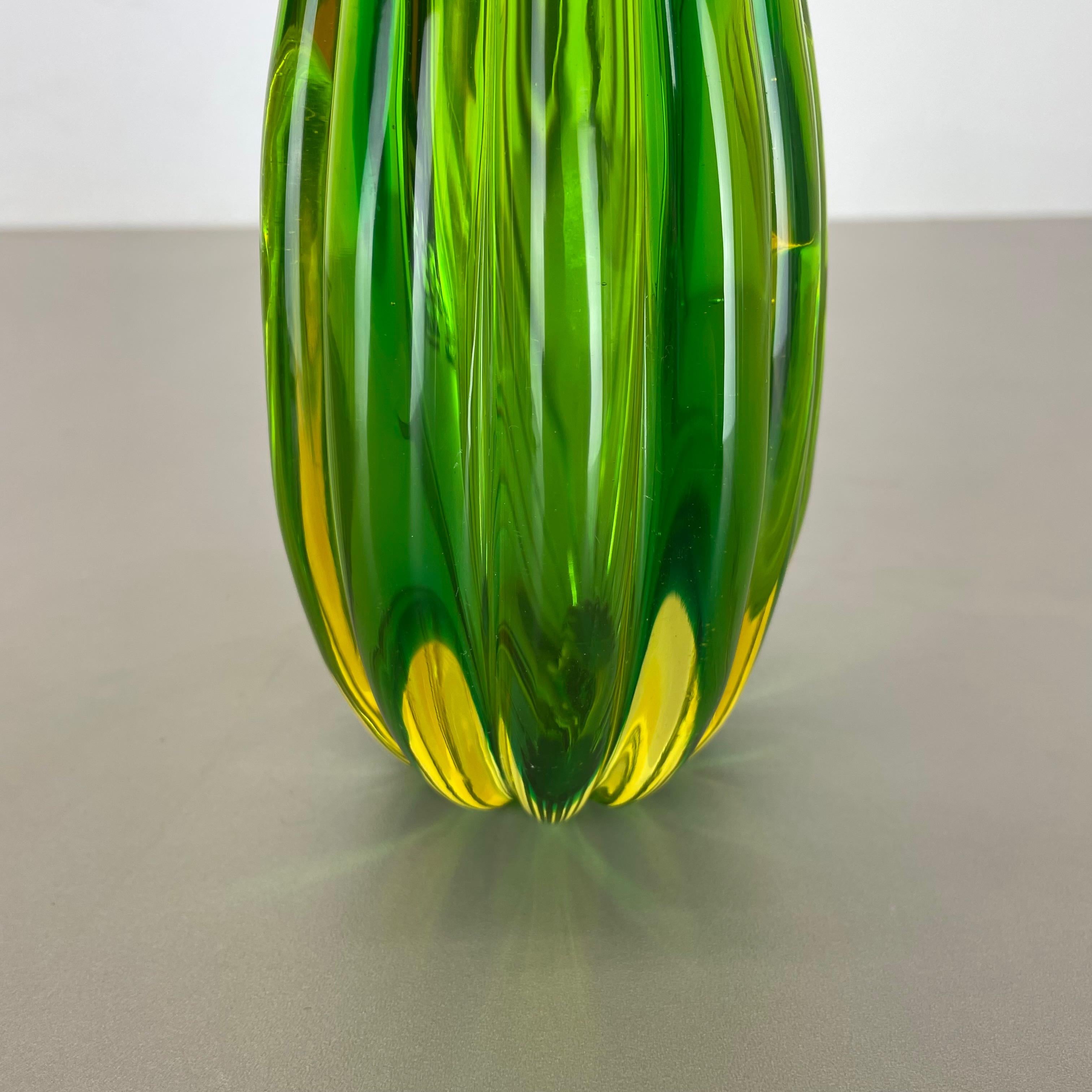 Green Murano Glass Vase Element Cordonato d'oro by Barovier and Toso Italy 1970s For Sale 9