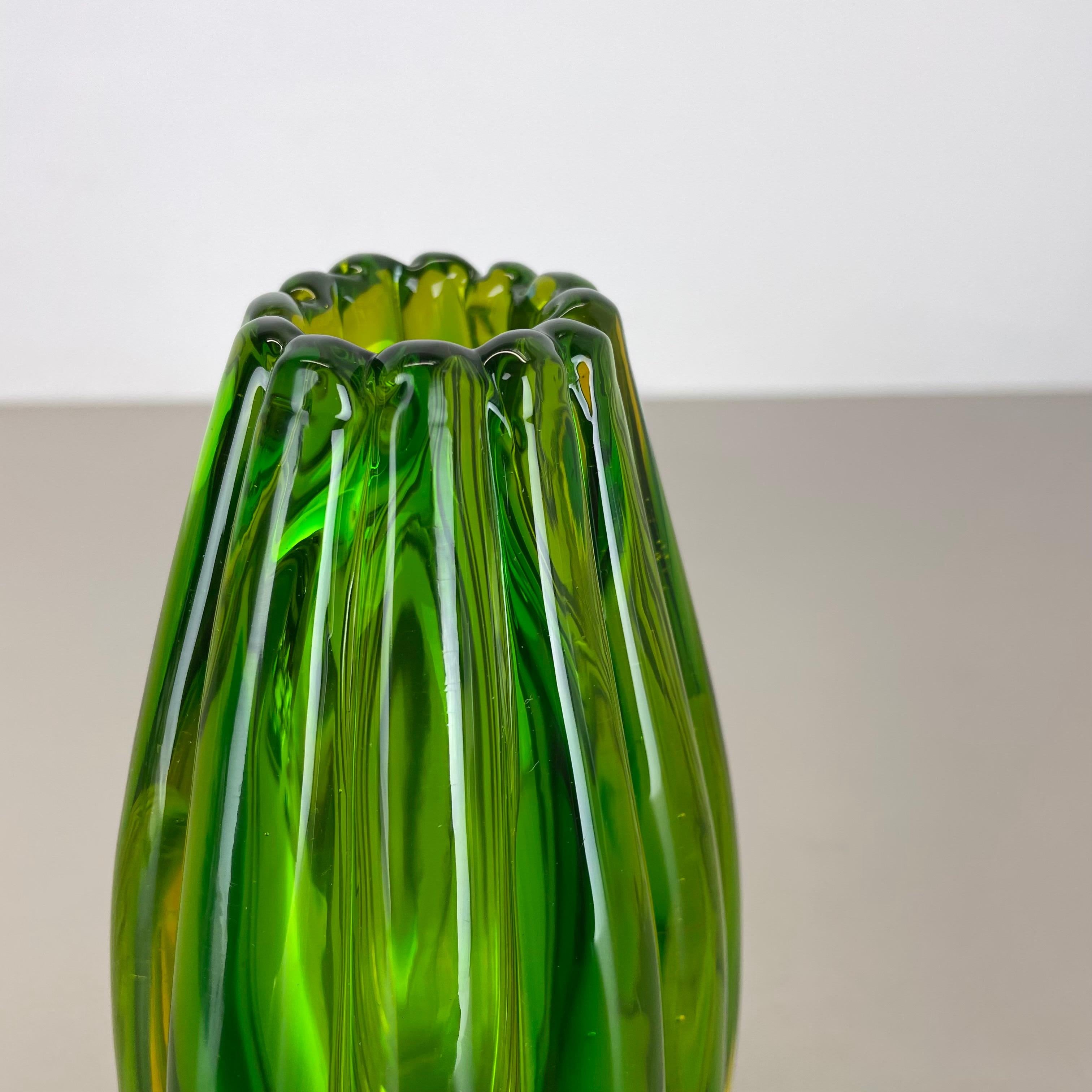 Green Murano Glass Vase Element Cordonato d'oro by Barovier and Toso Italy 1970s For Sale 10