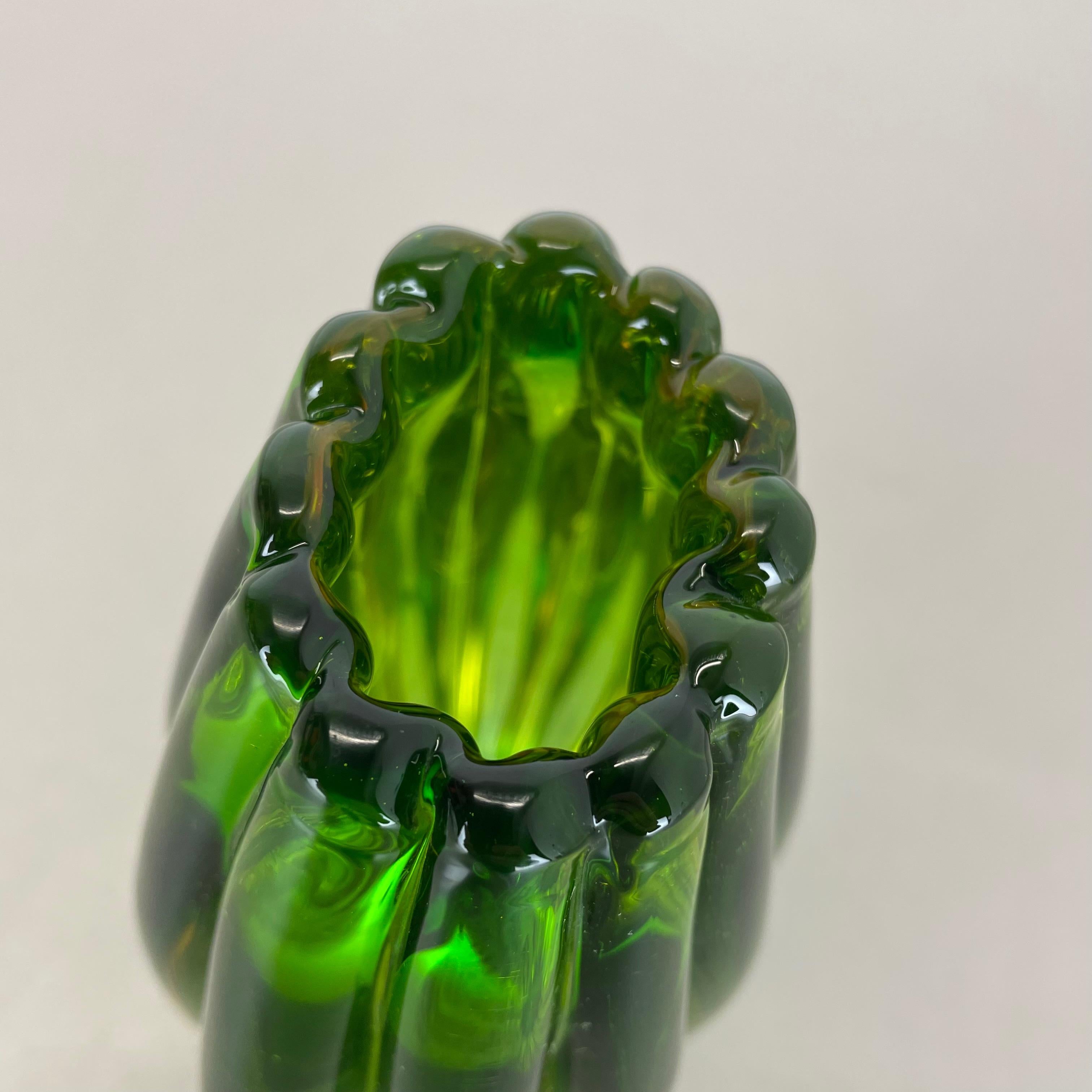 Green Murano Glass Vase Element Cordonato d'oro by Barovier and Toso Italy 1970s For Sale 11