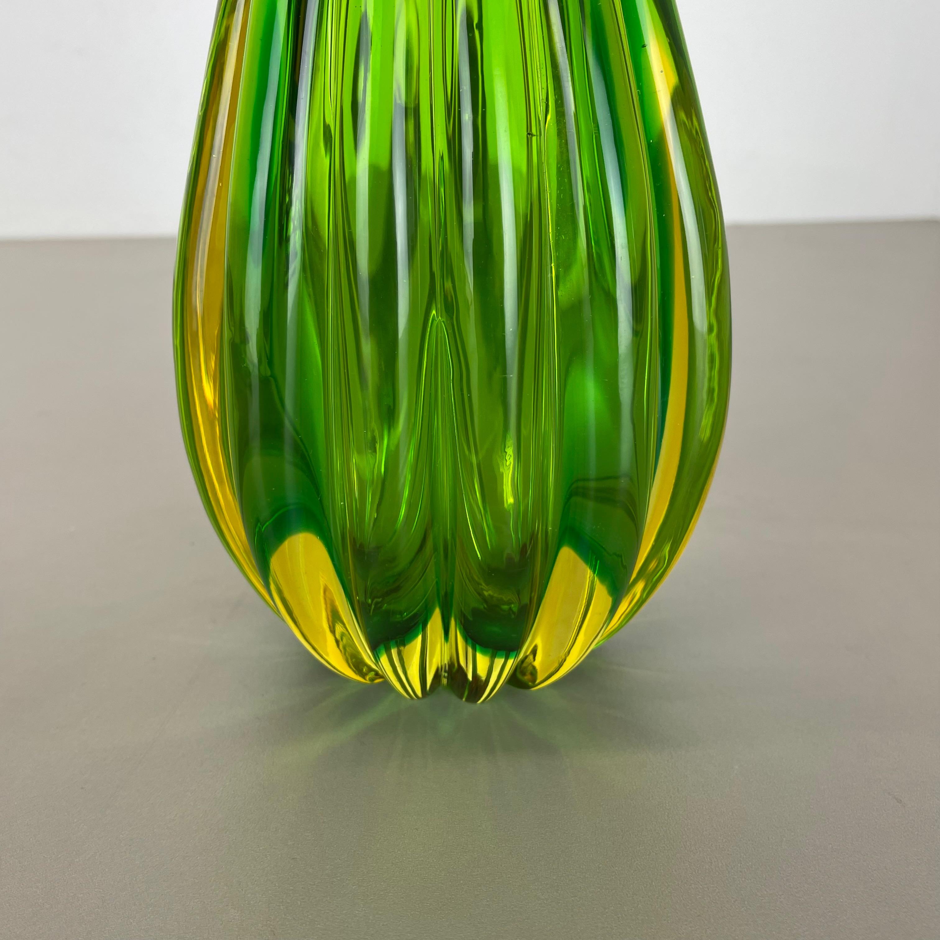 Green Murano Glass Vase Element Cordonato d'oro by Barovier and Toso Italy 1970s In Good Condition For Sale In Kirchlengern, DE