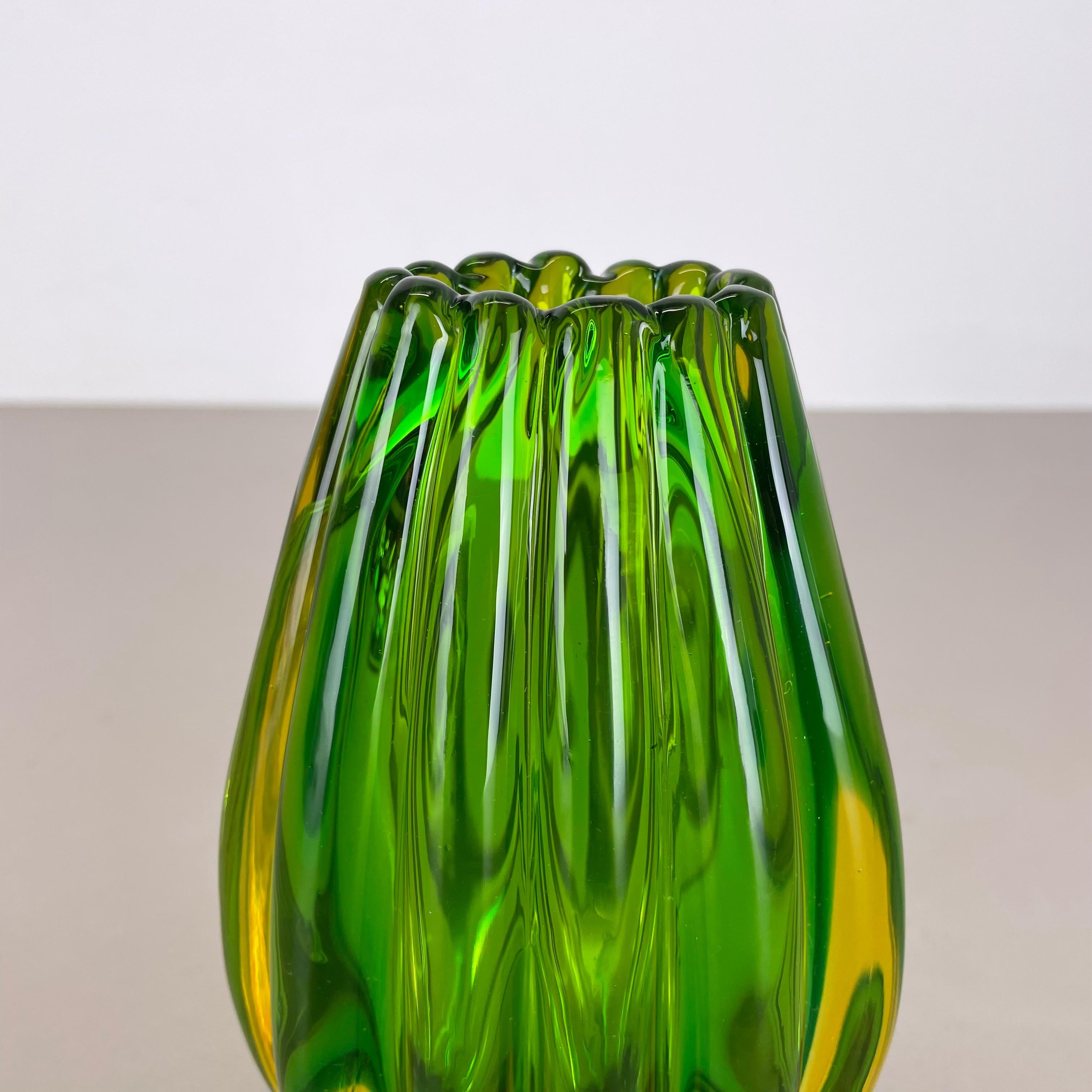 Green Murano Glass Vase Element Cordonato d'oro by Barovier and Toso Italy 1970s For Sale 1