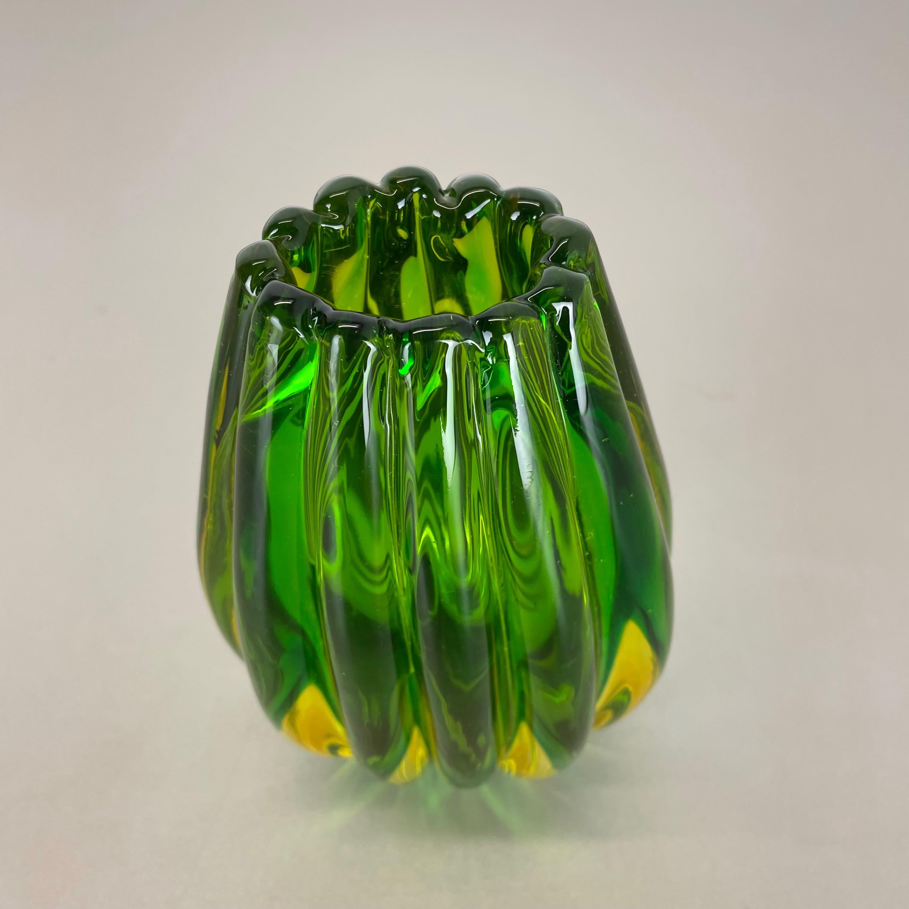 Green Murano Glass Vase Element Cordonato d'oro by Barovier and Toso Italy 1970s For Sale 2