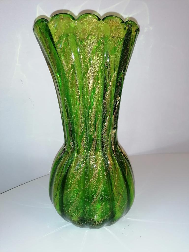Mid-Century Modern Vase en verre de Murano vert en vente
