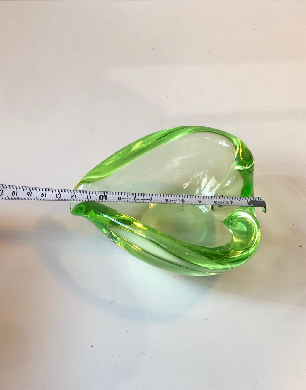 Grüner Schale aus Vaselineglas aus Muranoglas von Seguso, 1950er Jahre (Geblasenes Glas)