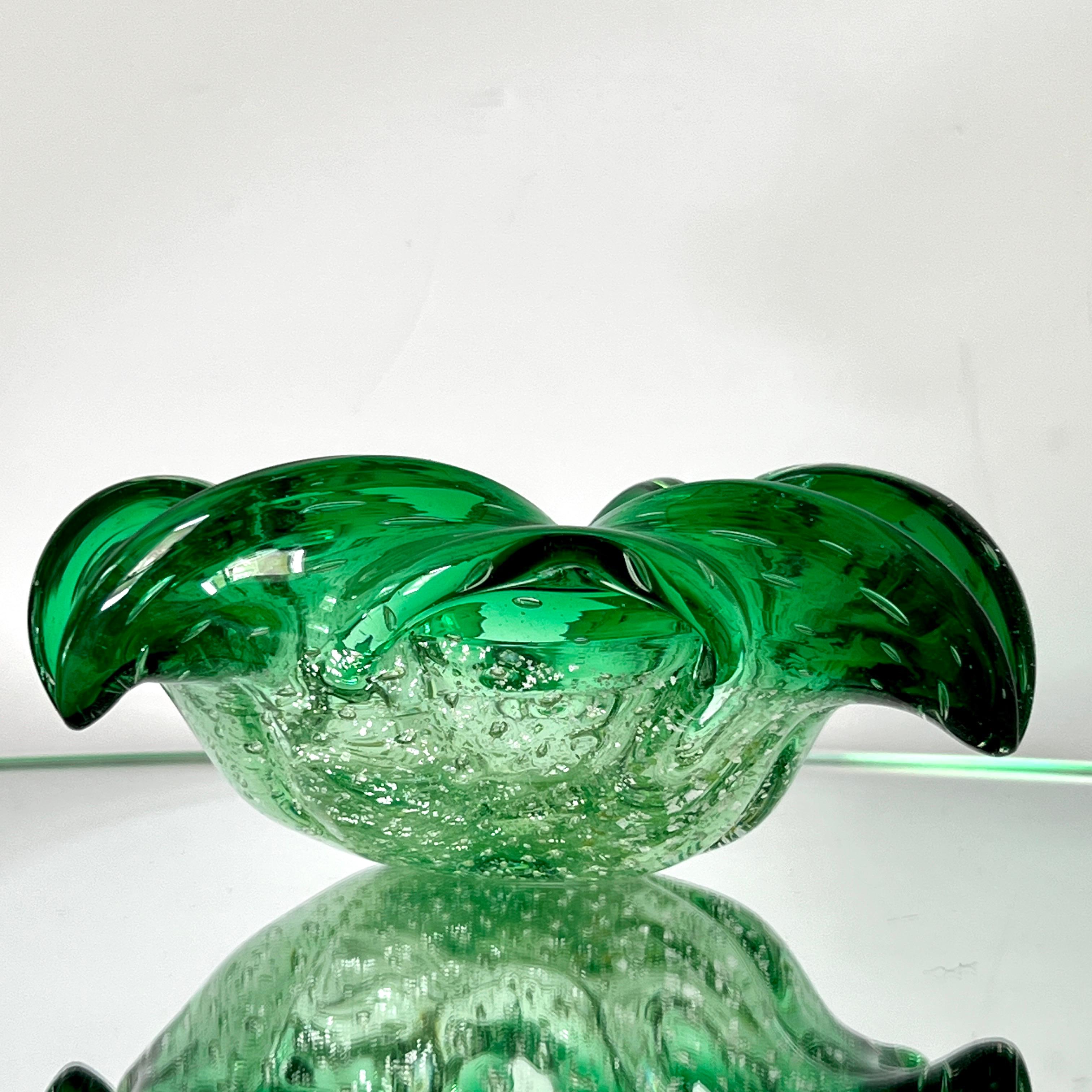 Mid-Century Modern Green Murano Vide-Poche Bowl or Ashtray with Gold Leaf Accents, Italy, c. 1950 For Sale