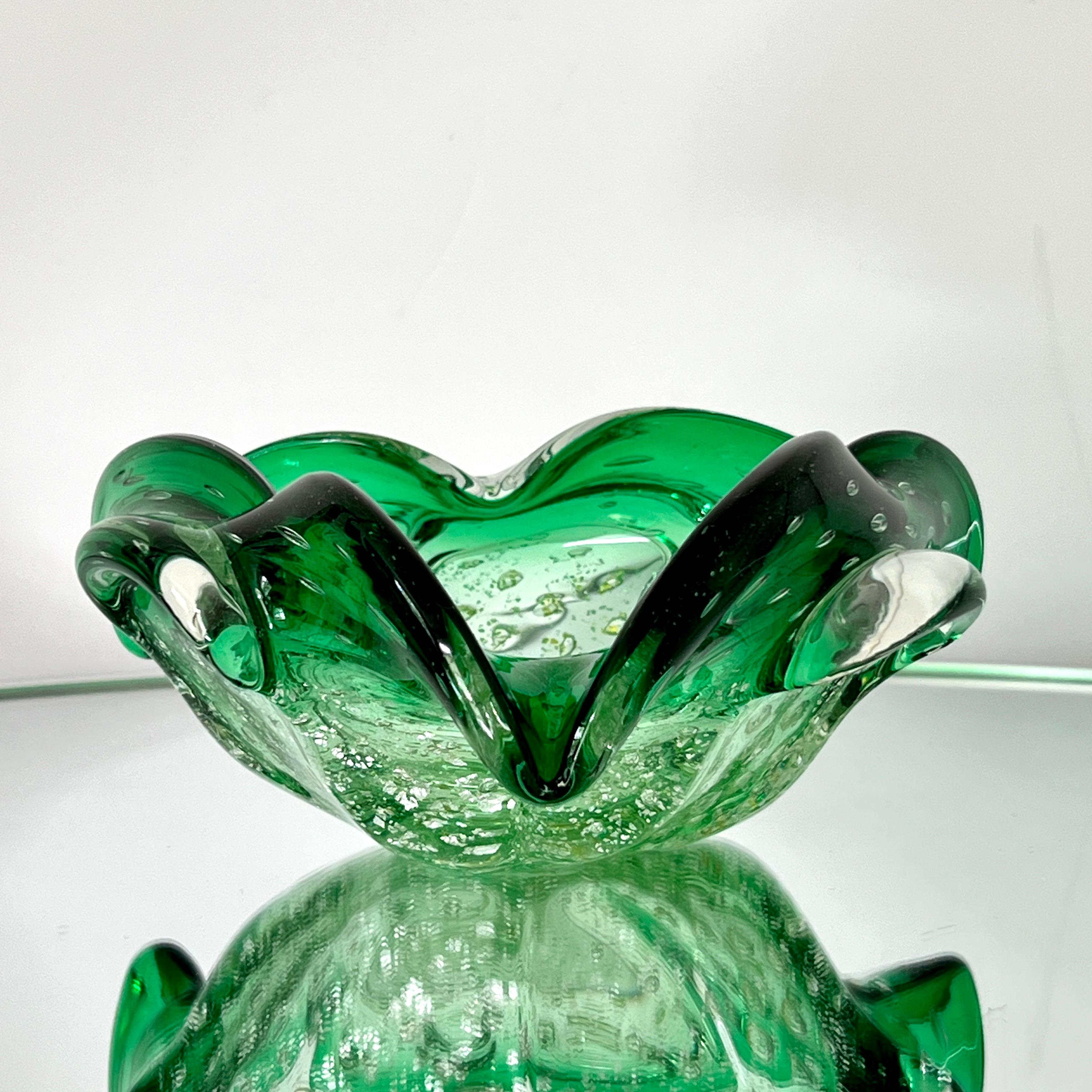 Hand-Crafted Green Murano Vide-Poche Bowl or Ashtray with Gold Leaf Accents, Italy, c. 1950 For Sale