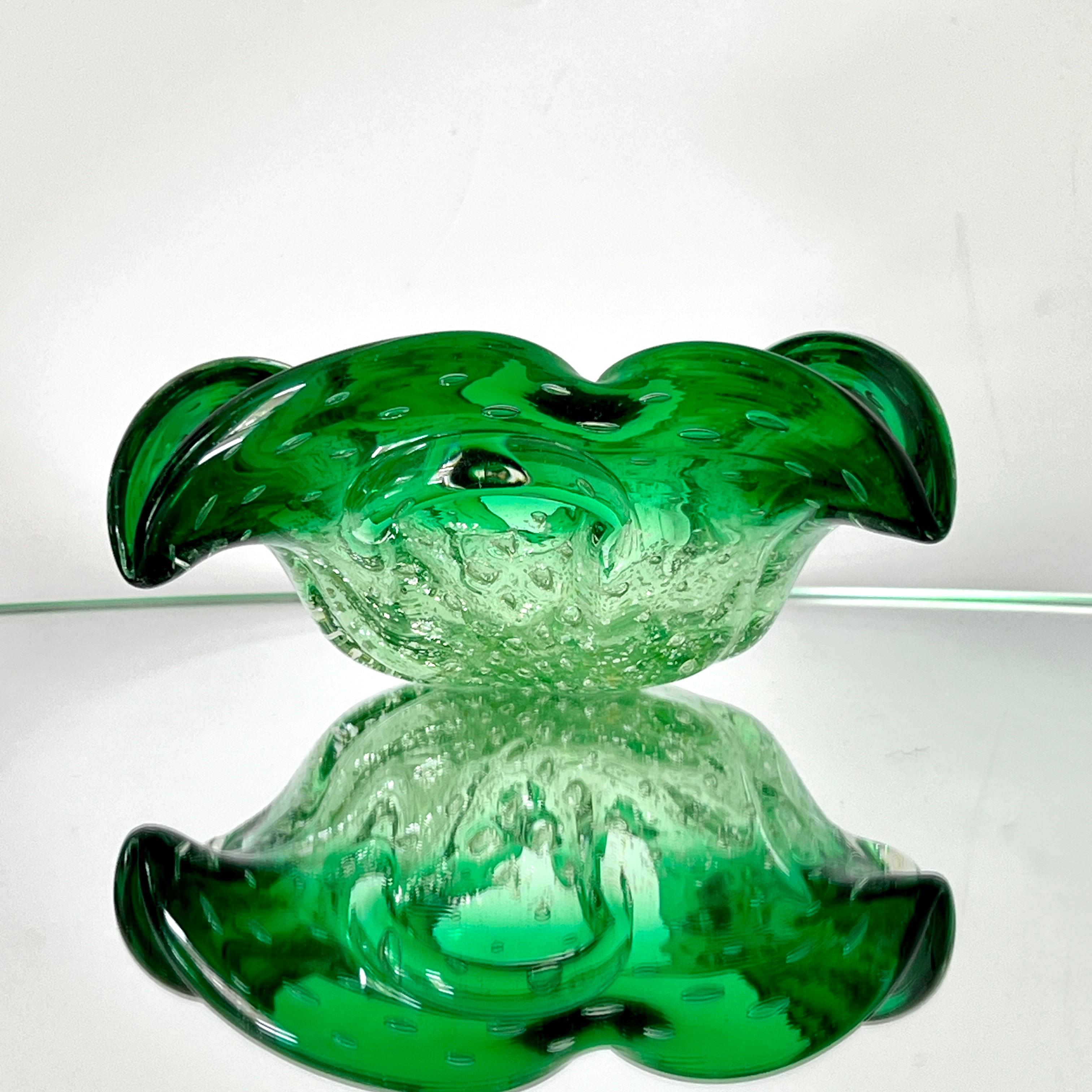 Mid-20th Century Green Murano Vide-Poche Bowl or Ashtray with Gold Leaf Accents, Italy, c. 1950 For Sale