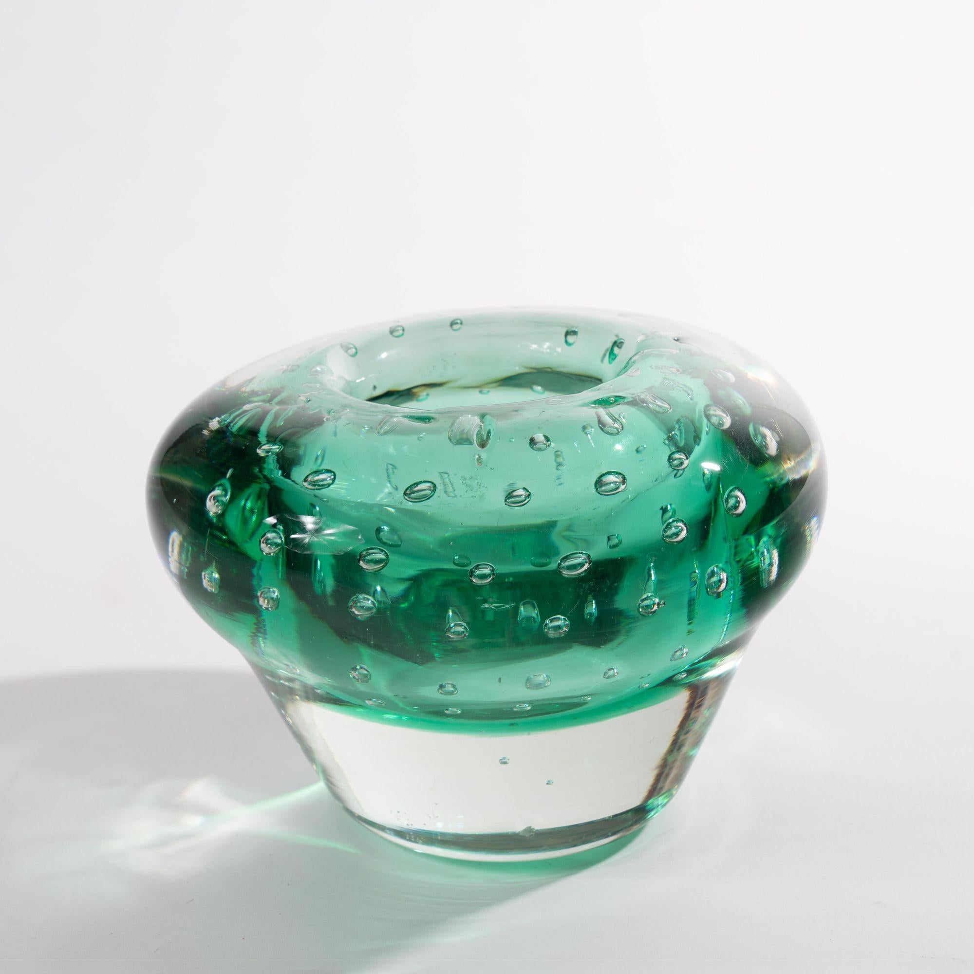 Green Nailsea Case Glass Bowl In Good Condition For Sale In Kenilworth, IL