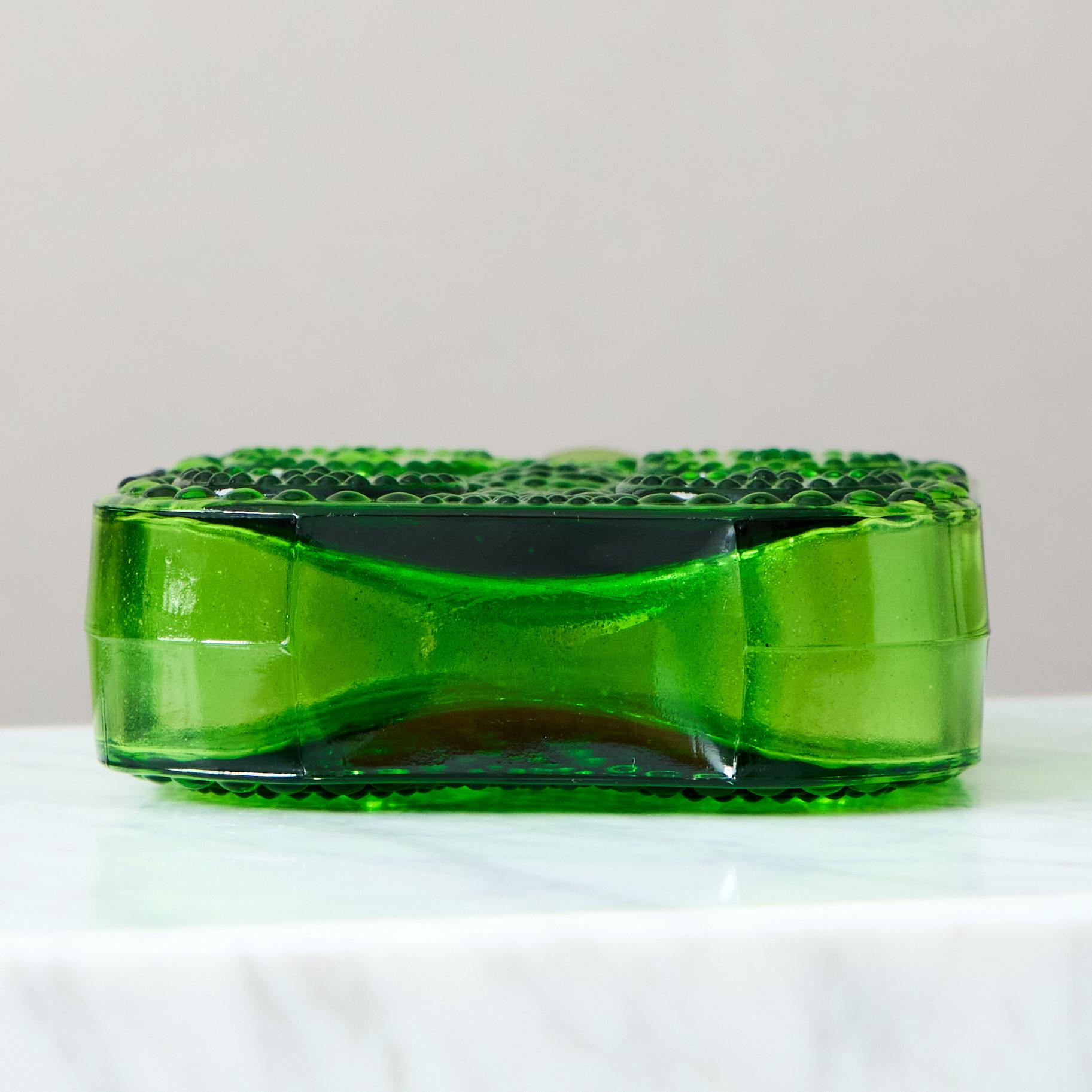 XX secolo Vaso d'arte in vetro verde Nanny Still 'Grapponia' di Riihimäen Lasi, Finlandia, 1968. in vendita