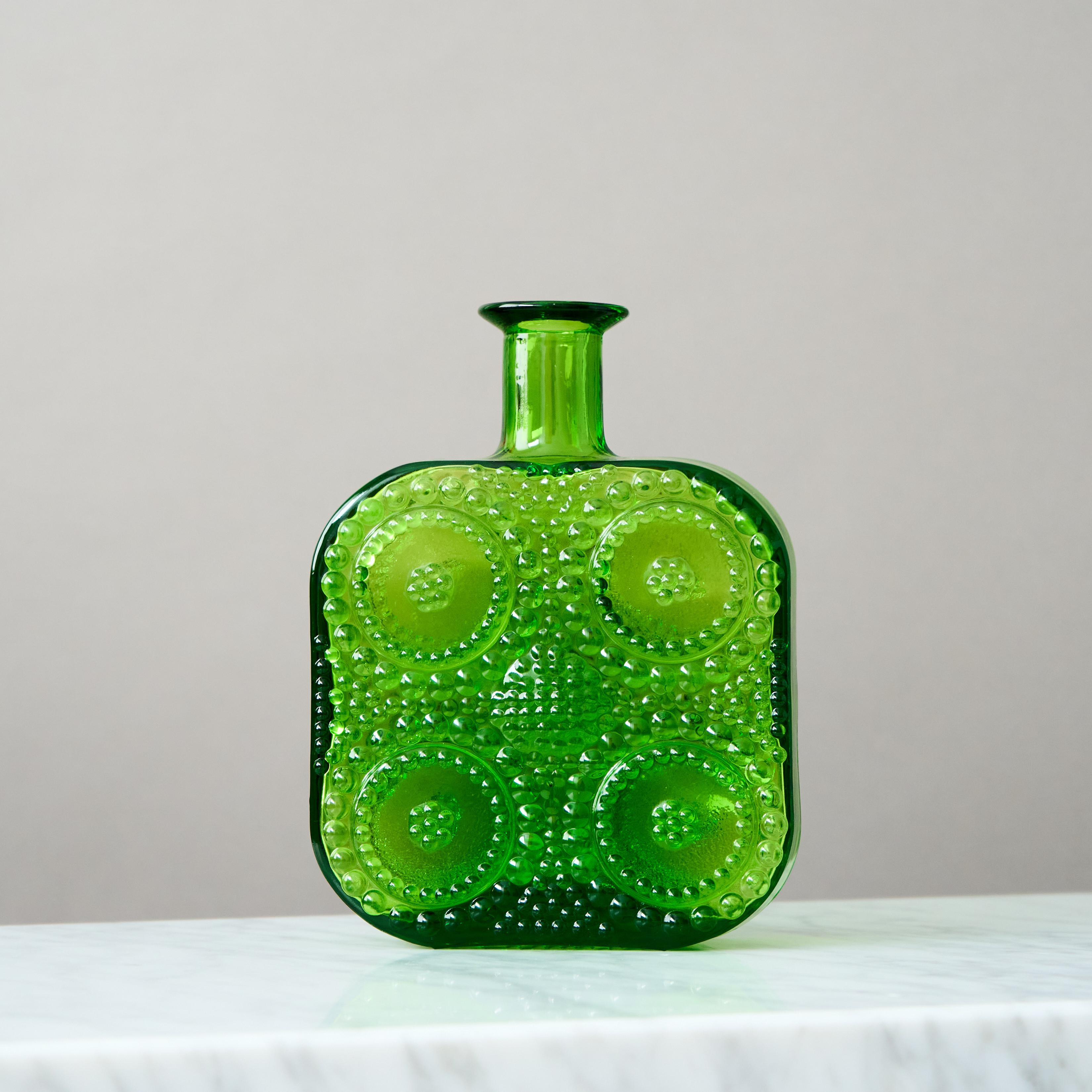 Vetro Vaso d'arte in vetro verde Nanny Still 'Grapponia' di Riihimäen Lasi, Finlandia, 1968. in vendita