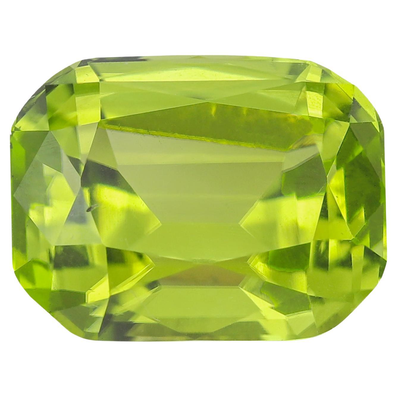 Pierre de péridot verte naturelle non sertie de 3,37 carats Pierre de péridot pour bijoux  en vente