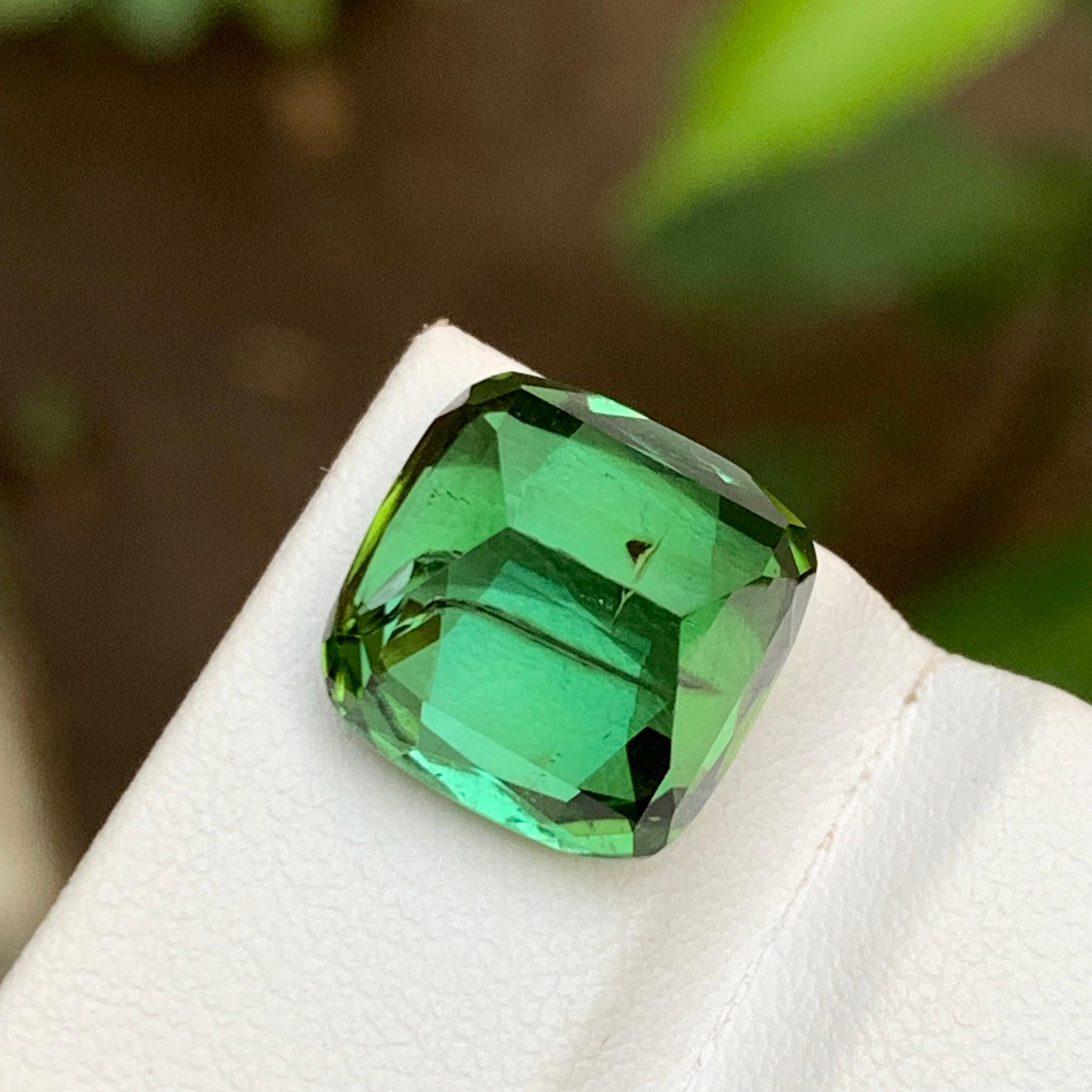 Green Natural Tourmaline Gemstone 10.90Ct Cushion Cut  Pendant  Necklace Jewel In New Condition For Sale In Peshawar, PK