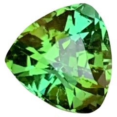 Pierre précieuse tourmaline naturelle verte de 2.25 carats de taille trillion pour bague, pendentif