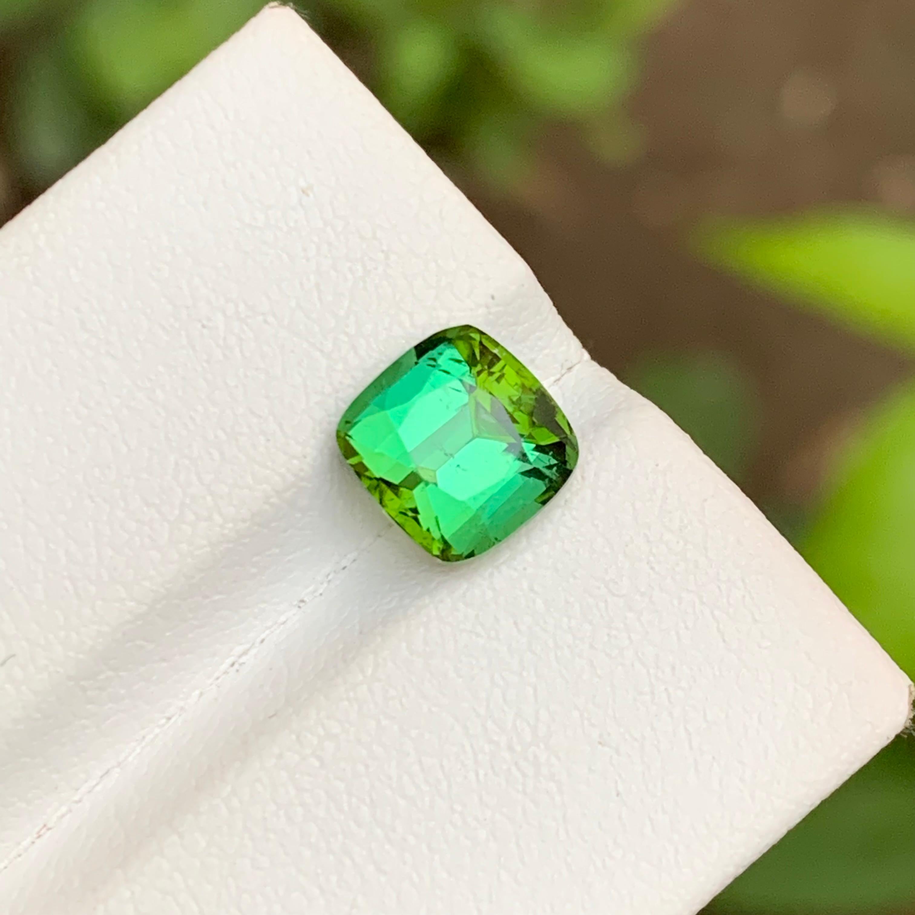 Pierre précieuse tourmaline naturelle verte de 2,55 carats de taille coussin pour bague, bijouterie à pendentif en vente 4