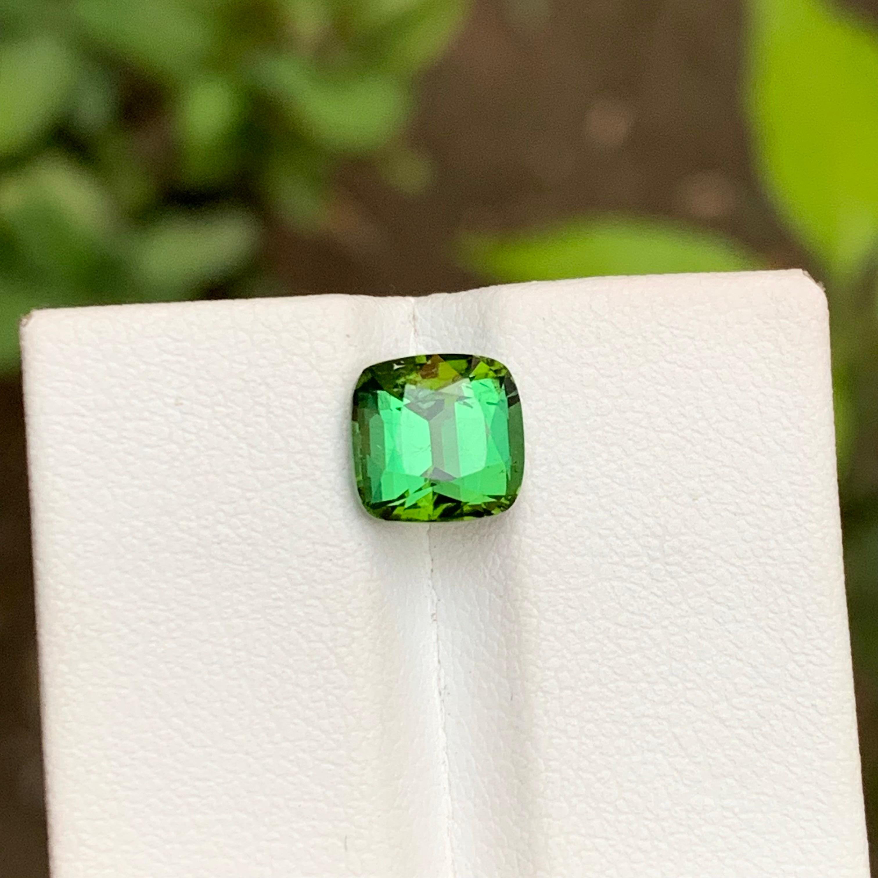 Contemporain Pierre précieuse tourmaline naturelle verte de 2,55 carats de taille coussin pour bague, bijouterie à pendentif en vente