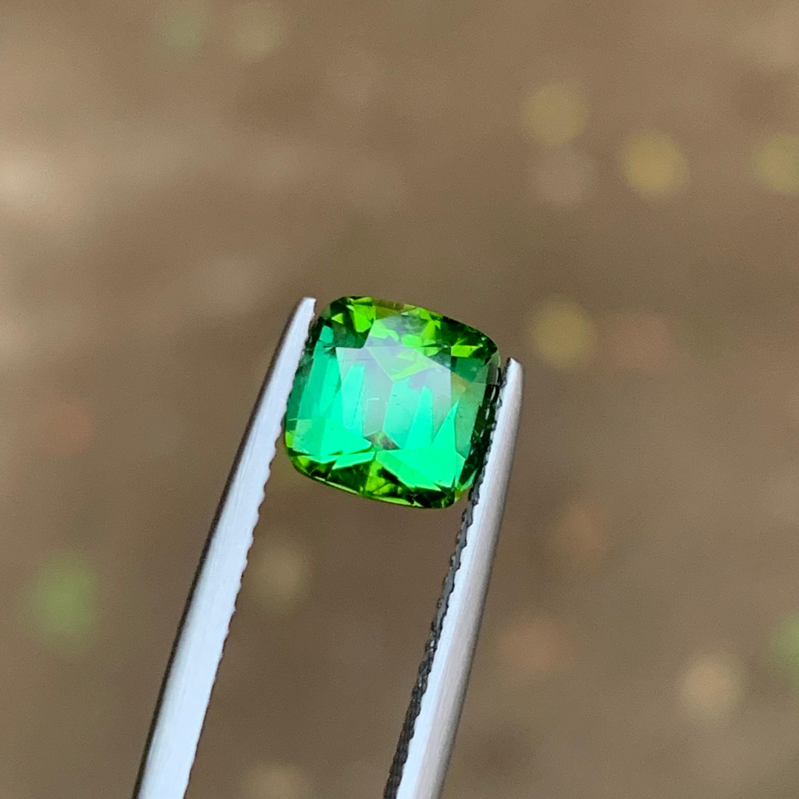 Taille coussin Pierre précieuse tourmaline naturelle verte de 2,55 carats de taille coussin pour bague, bijouterie à pendentif en vente
