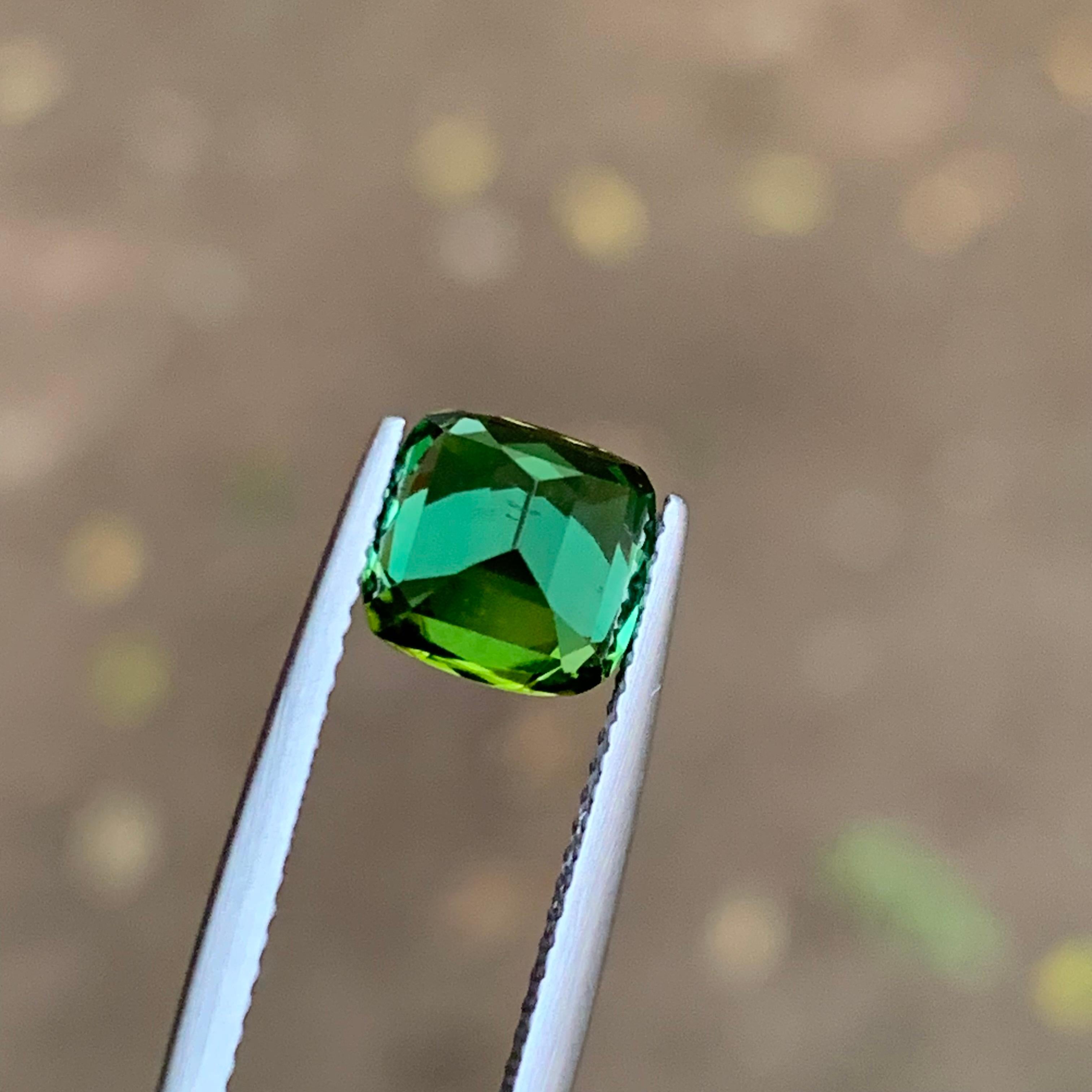 Pierre précieuse tourmaline naturelle verte de 2,55 carats de taille coussin pour bague, bijouterie à pendentif Neuf - En vente à Peshawar, PK
