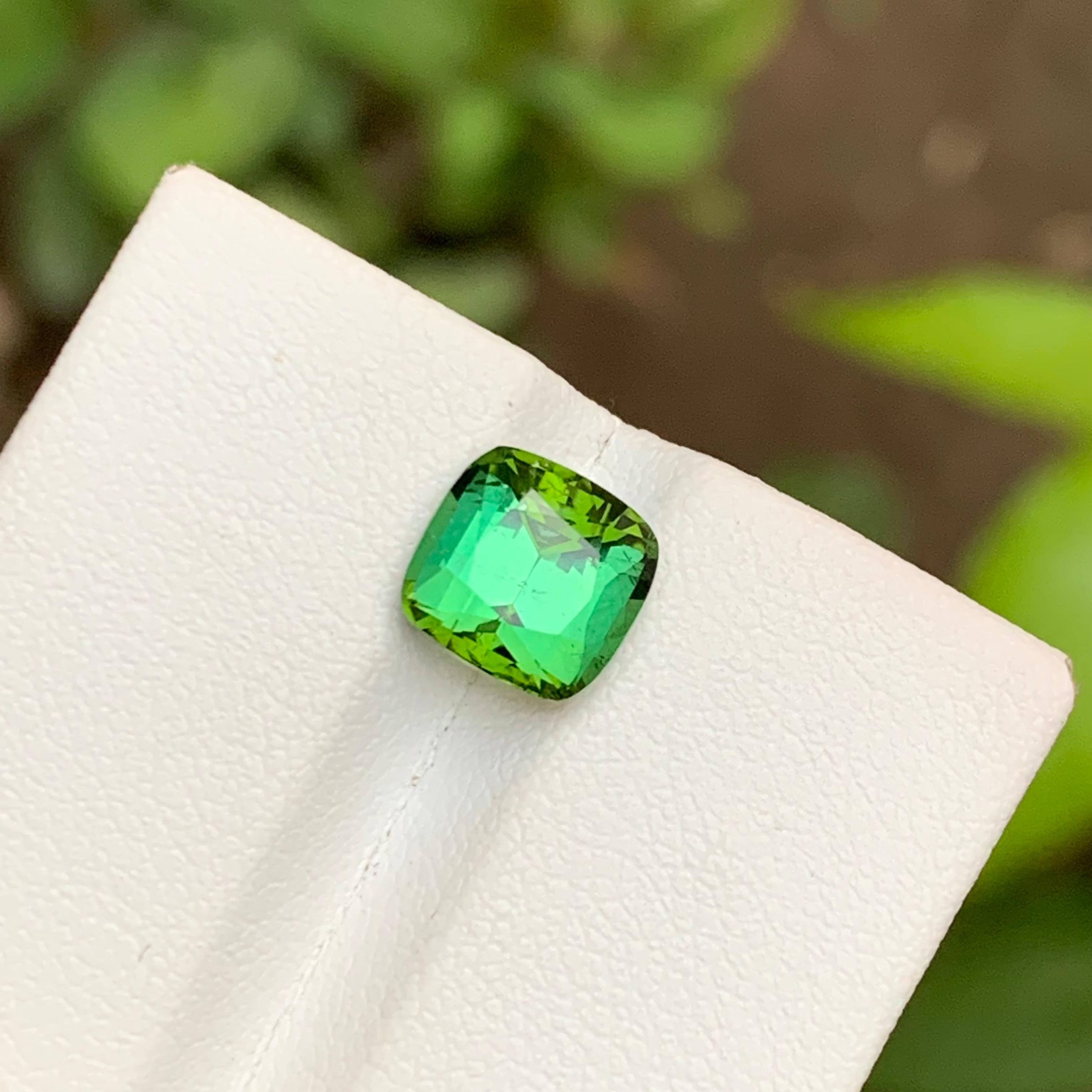 Pierre précieuse tourmaline naturelle verte de 2,55 carats de taille coussin pour bague, bijouterie à pendentif Unisexe en vente