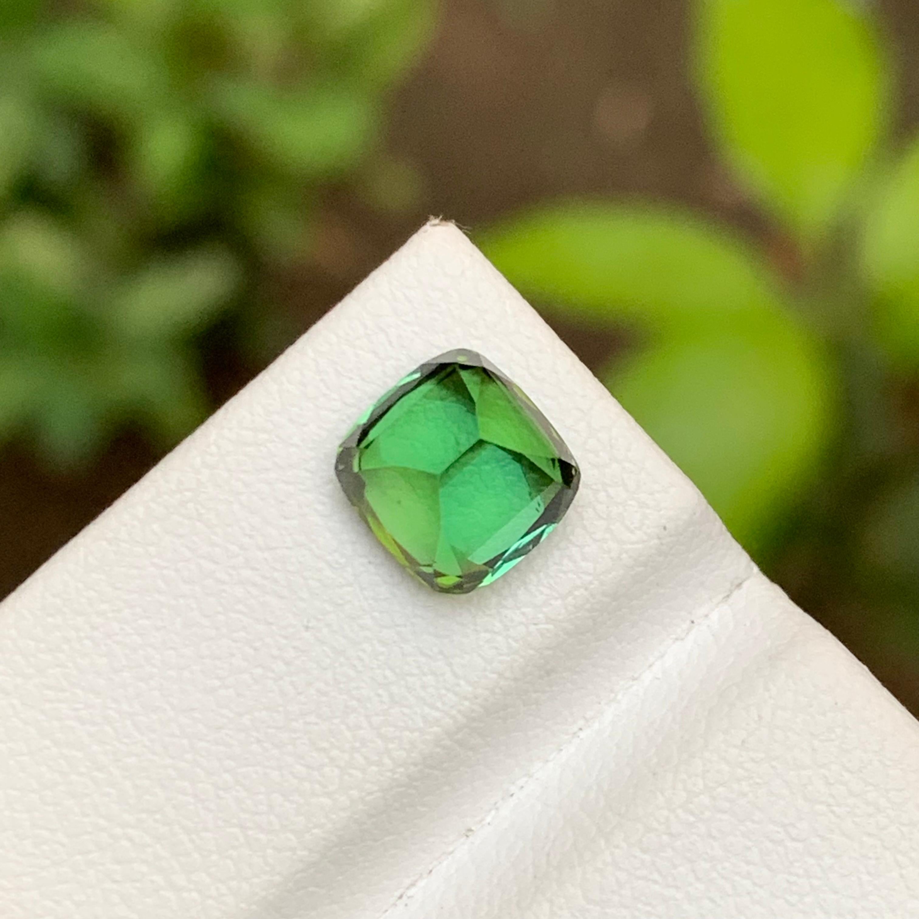 Pierre précieuse tourmaline naturelle verte de 2,55 carats de taille coussin pour bague, bijouterie à pendentif en vente 1