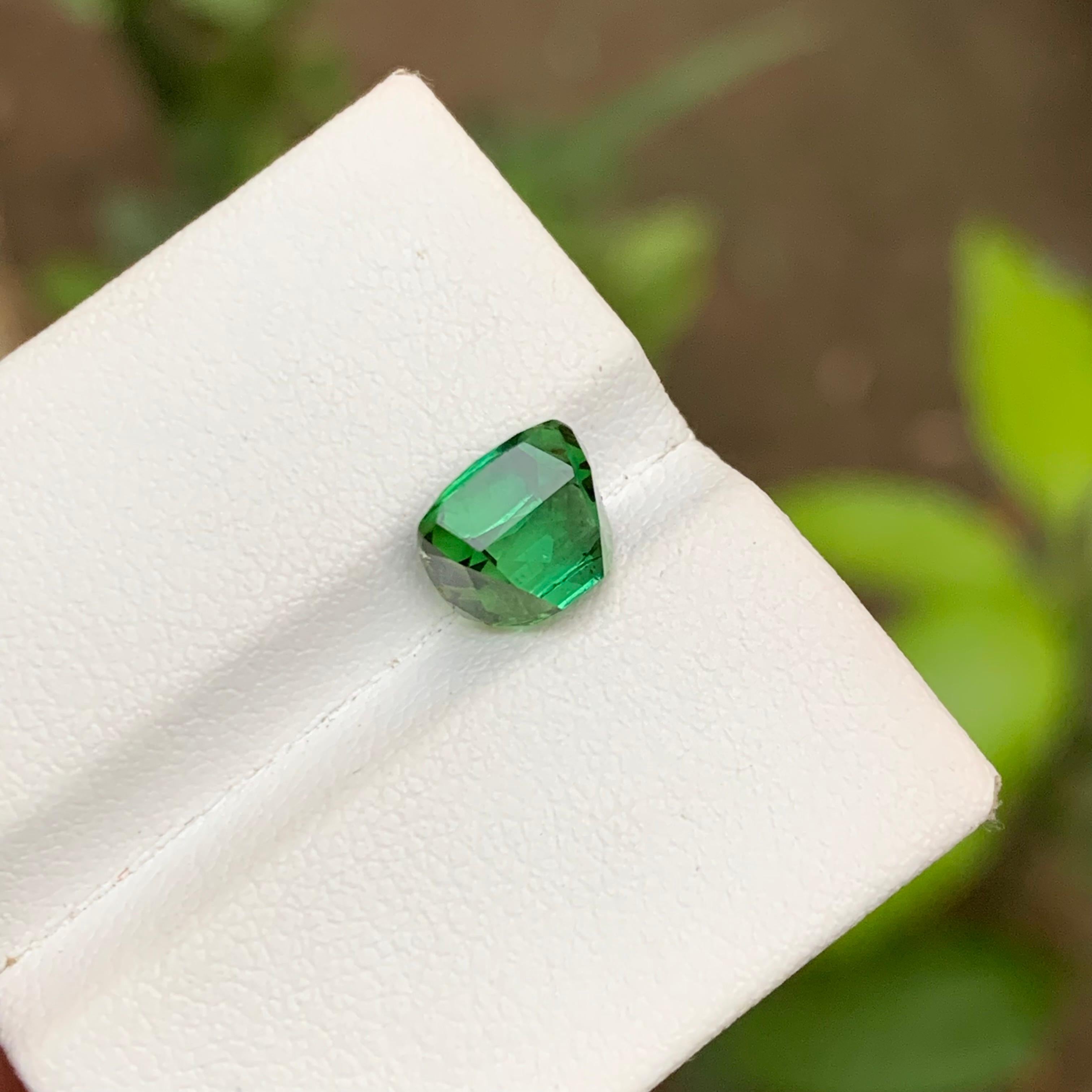 Pierre précieuse tourmaline naturelle verte de 2,55 carats de taille coussin pour bague, bijouterie à pendentif en vente 2
