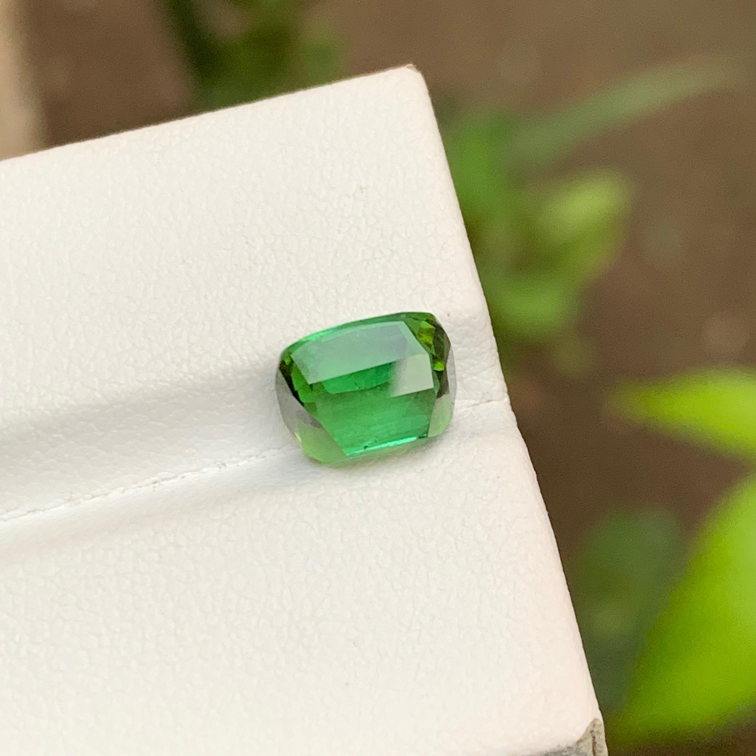 Femenino o masculino Gema Turmalina Verde Natural, 3.25 ct talla cojín para anillo, colgante joya en venta