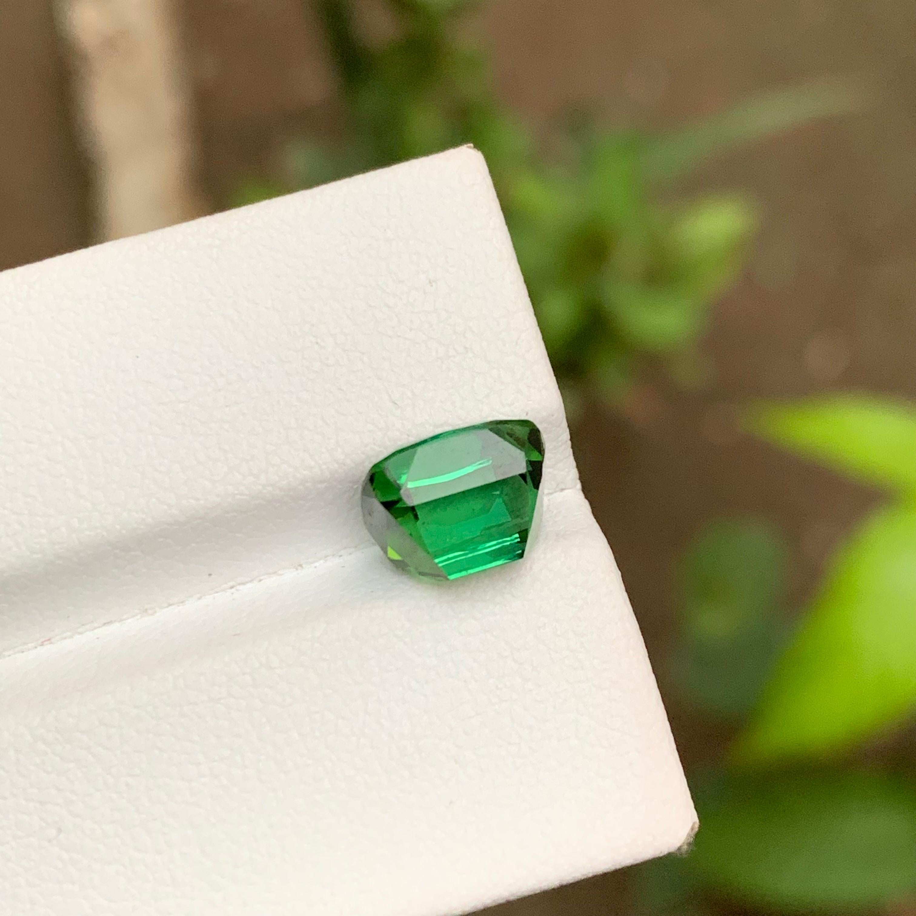 Femenino o masculino Gema Turmalina Verde Natural, 4.05 ct talla cojín para anillo, colgante joya en venta