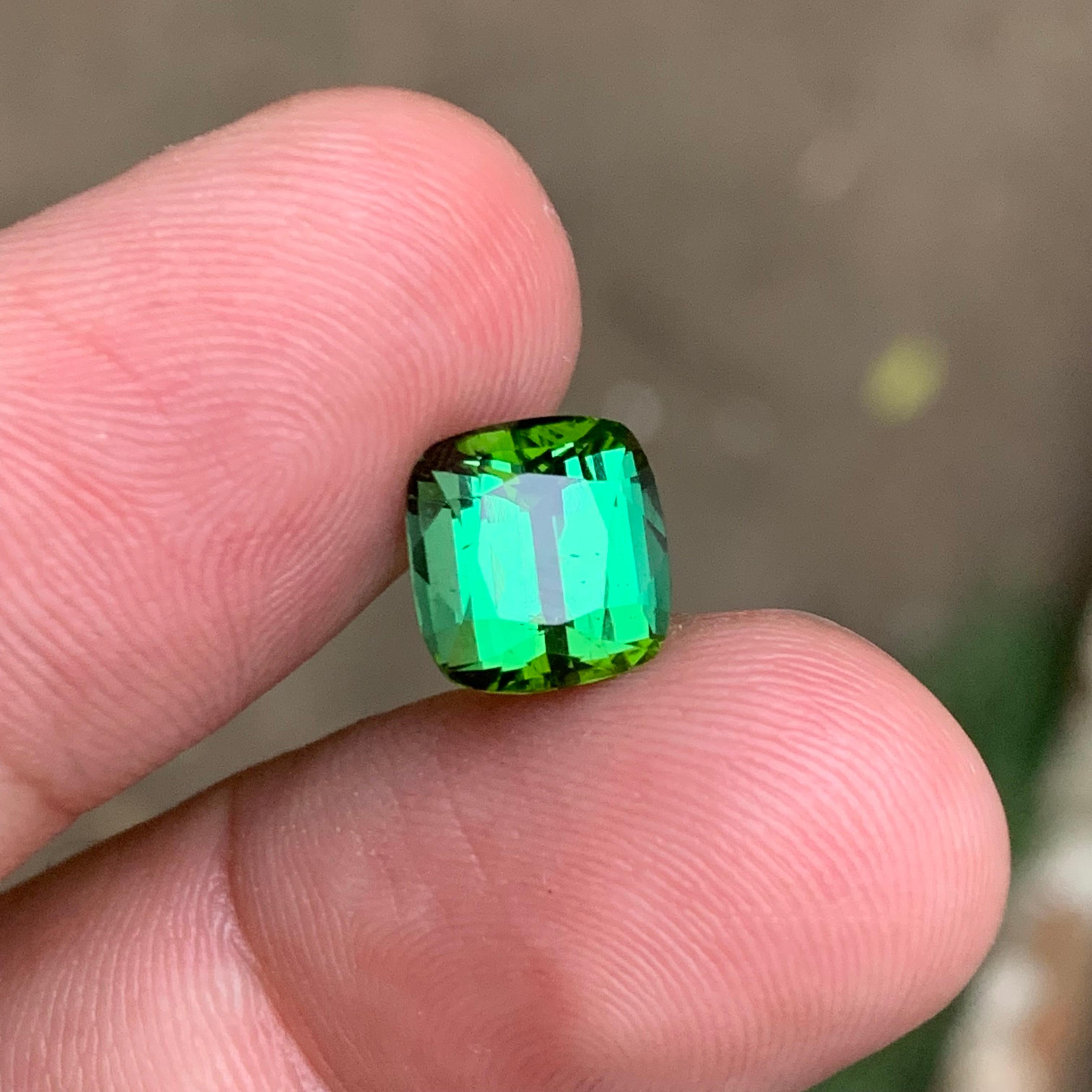 Gema Turmalina Verde Natural, 4.05 ct talla cojín para anillo, colgante joya en venta 1