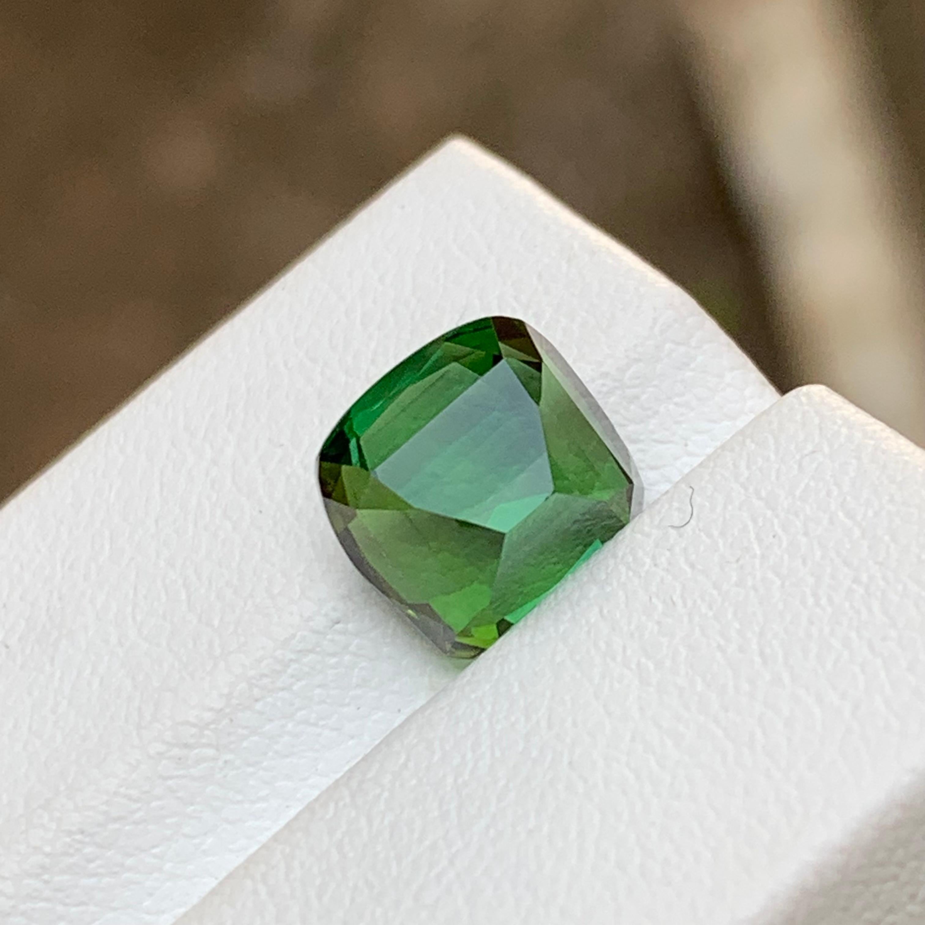 Green Natural Tourmaline Gemstone, 4.65 Ct Cushion Cut for Ring, Pendant Jewelry In New Condition In Peshawar, PK