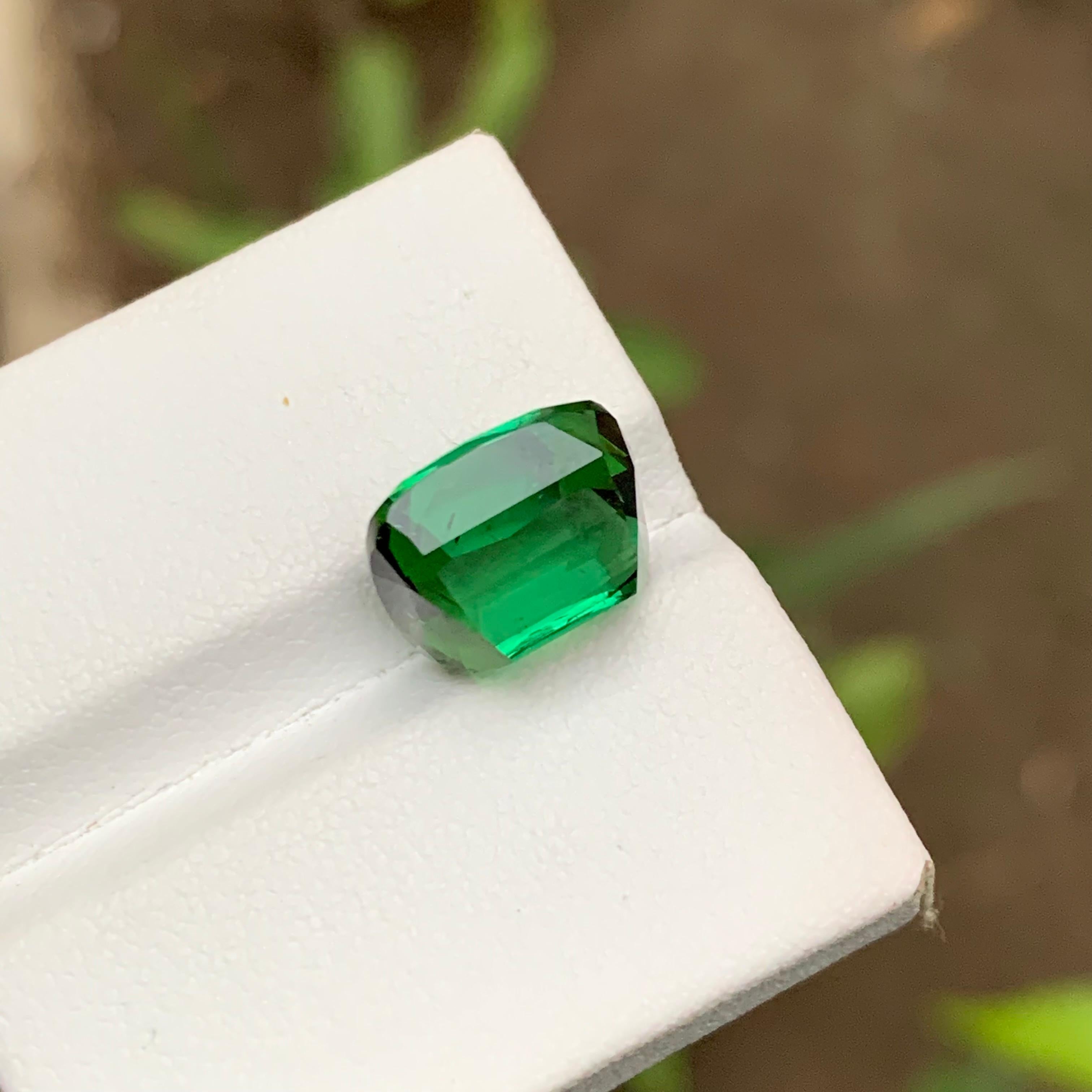 Taille coussin Pierre précieuse tourmaline naturelle verte de 6.95 carats de taille coussin pour bague, bijouterie à pendentif en vente
