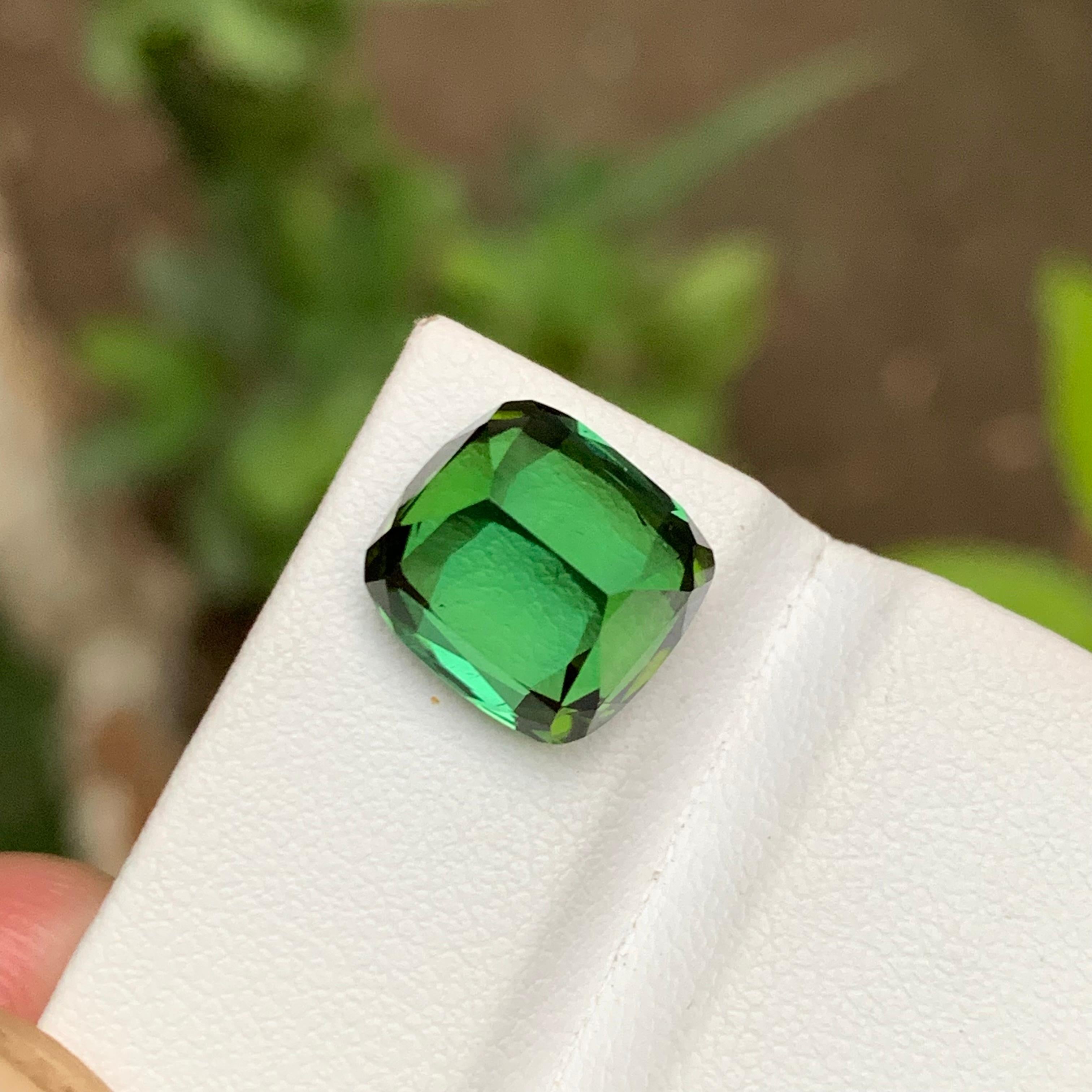 Pierre précieuse tourmaline naturelle verte de 6.95 carats de taille coussin pour bague, bijouterie à pendentif Unisexe en vente
