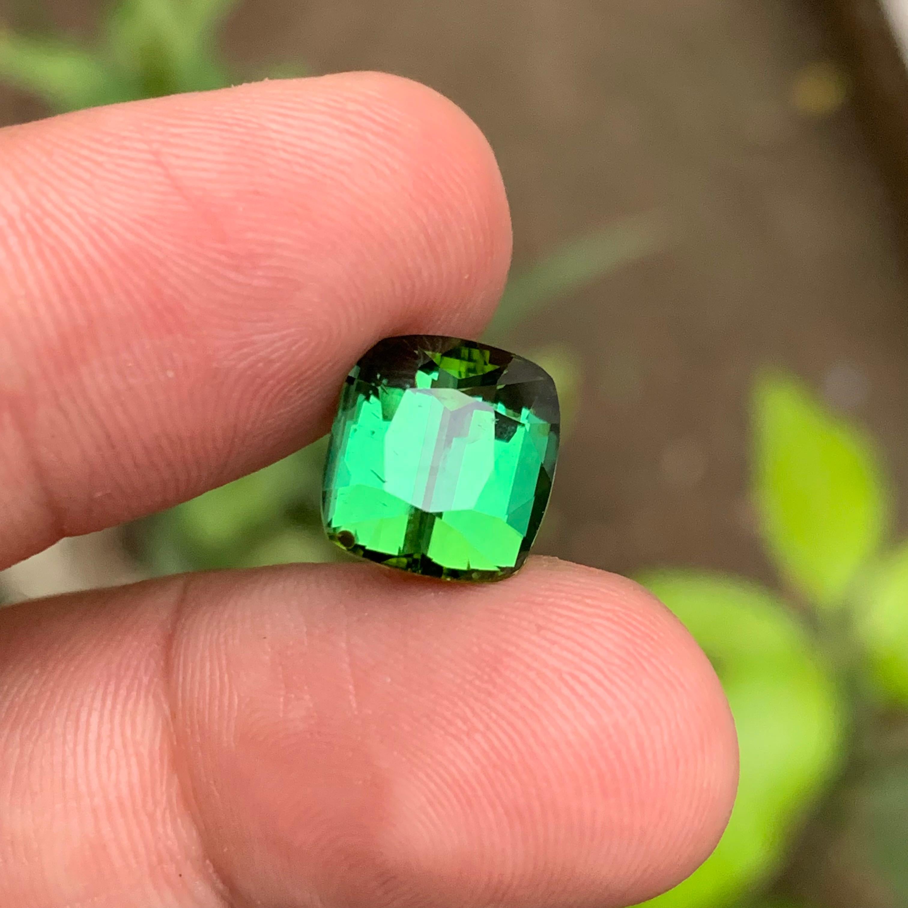 Pierre précieuse tourmaline naturelle verte de 6.95 carats de taille coussin pour bague, bijouterie à pendentif en vente 1