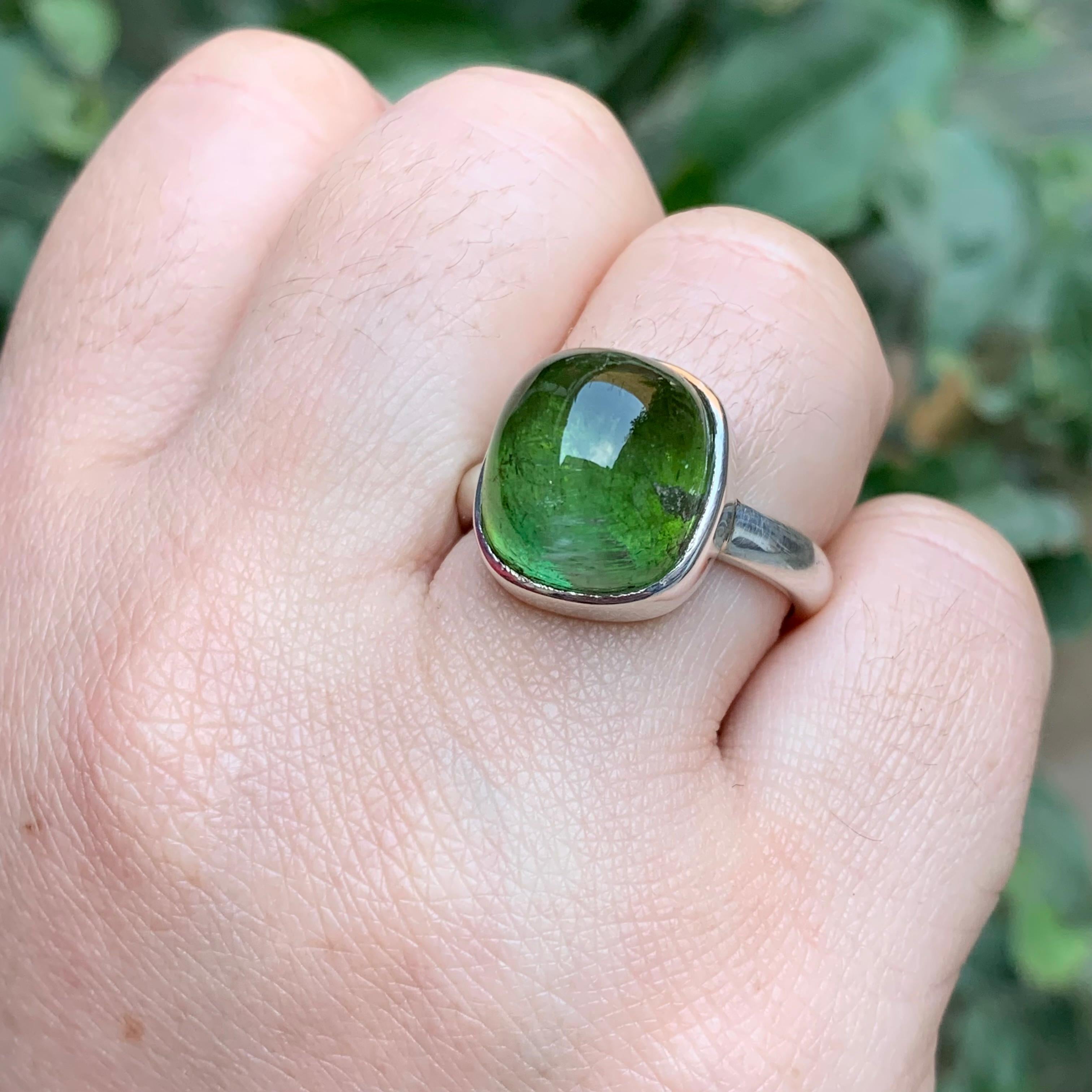 Green Tourmaline Cabochon Gemstone 925 Sterling Silver Handmade Ring from Kunar Afghanistan!!

💎 GEMSTONE TYPE: Tourmaline
⚖️ STONE WEIGHT:  Approx 15  Carats
💍 RING WEIGHT: 8.51 Grams
🧱 MATERIAL: 925 Pure Silver
🪚 SHAPE & CUT: Cabochon 
📏 RING
