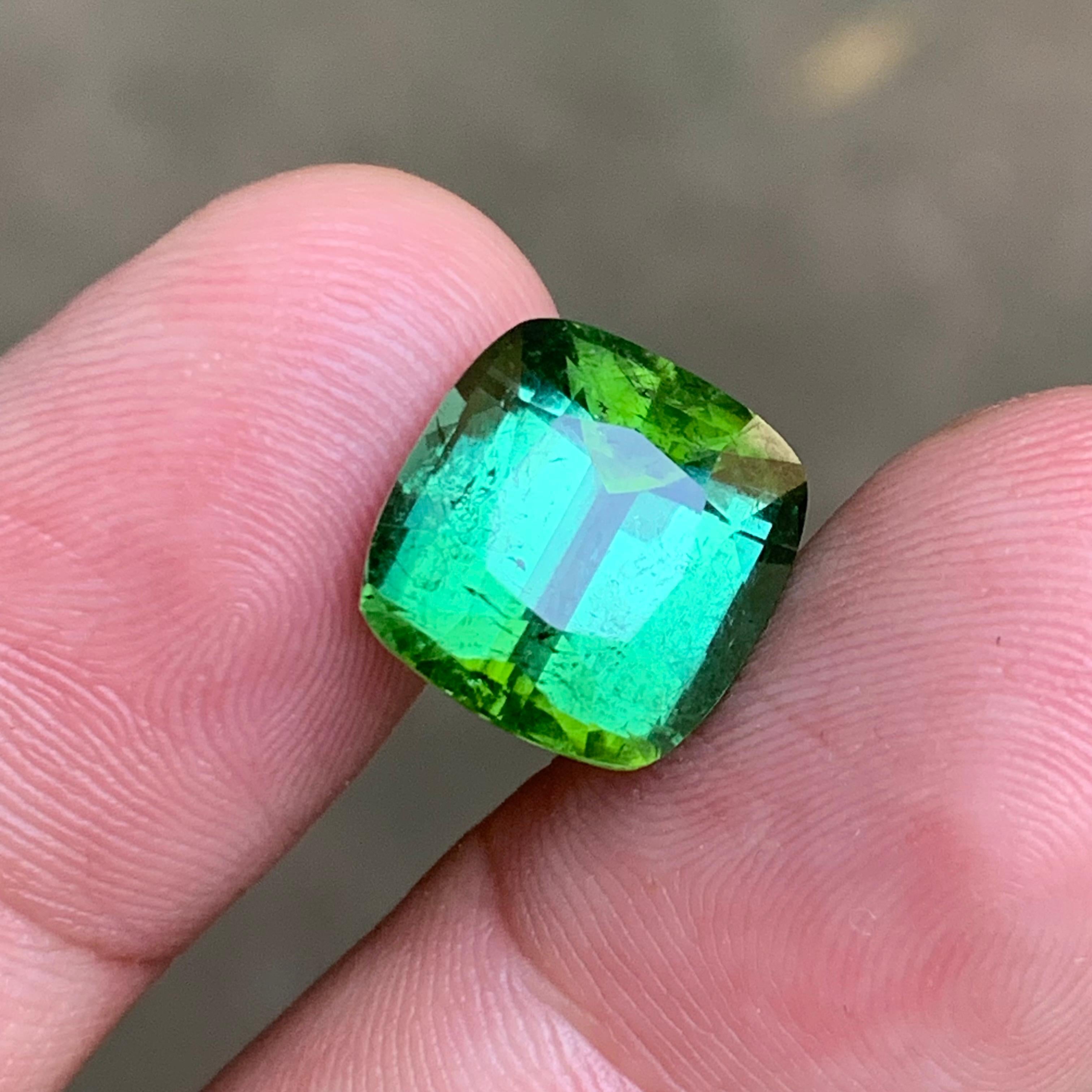 TYPE DE PIERRE GEMME : Tourmaline Naturelle 
PIÈCE(S) : 1
Poids : 9,80 carats
FORME : Coussin
Taille (MM) : 12,61 x 12,11 x 8,62
COULEUR : Vert
CLARTÉ : Modérément inclus
TRAITEMENT : Aucun
ORIGINE : Afghanistan
CERTIFICAT : Sur demande
(si vous