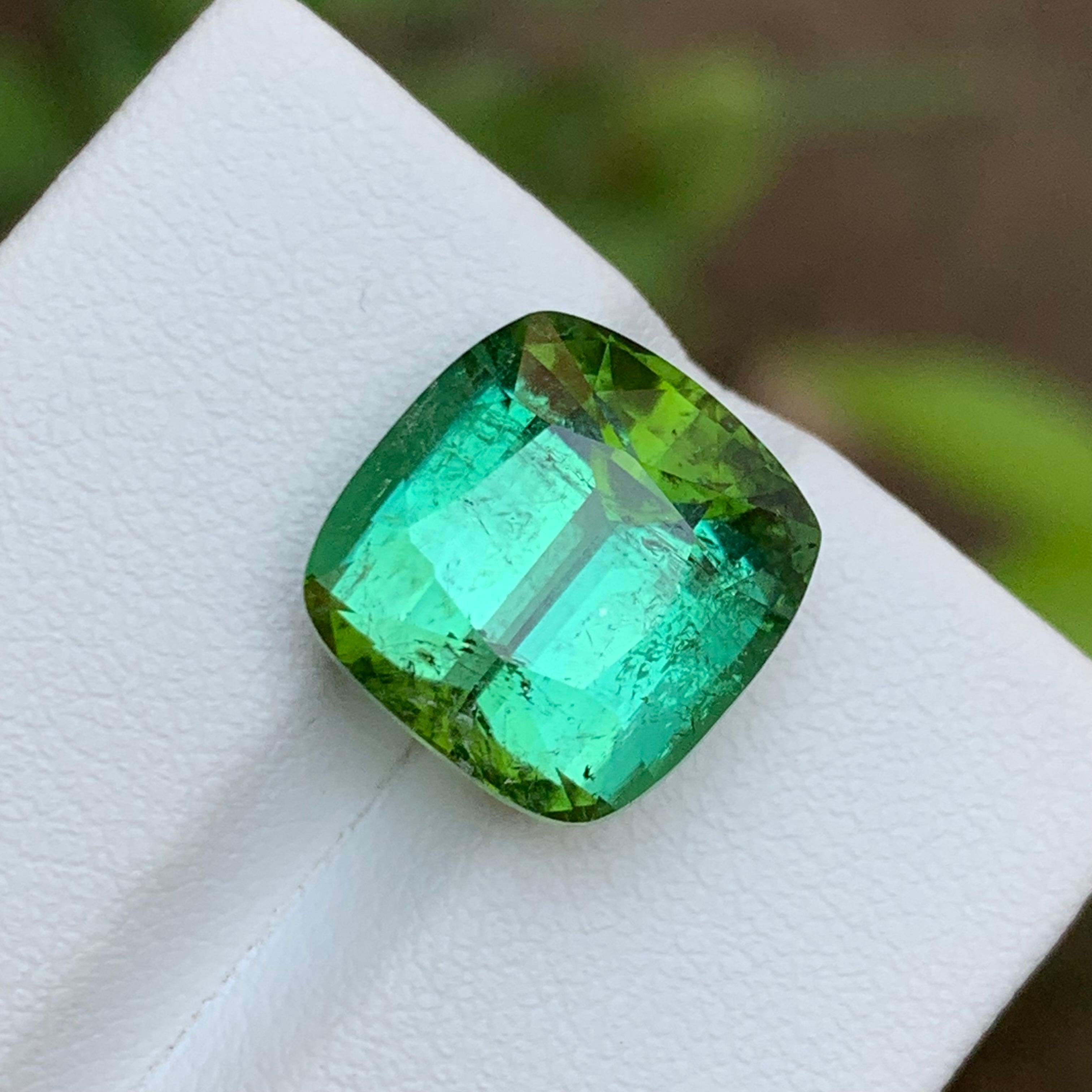 Contemporain Pierre précieuse tourmaline naturelle verte 9,80 carats taille coussin  Collier Pendentifs Bijoux en vente