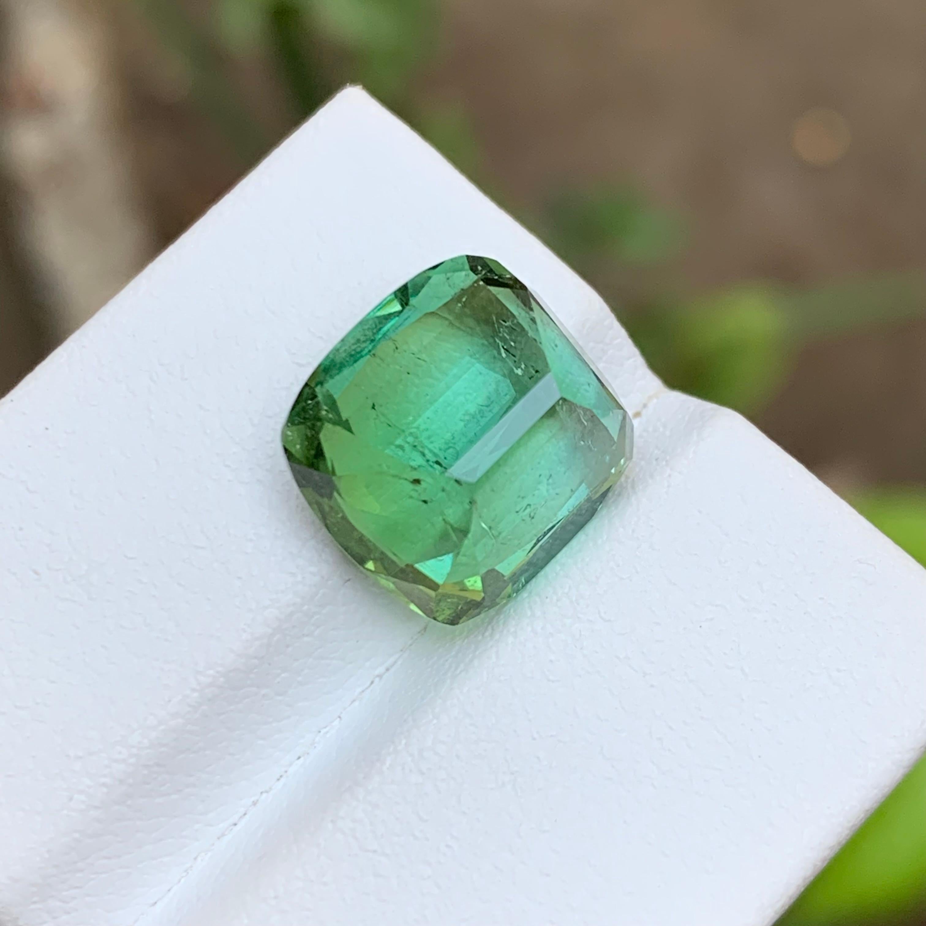 Taille coussin Pierre précieuse tourmaline naturelle verte 9,80 carats taille coussin  Collier Pendentifs Bijoux en vente