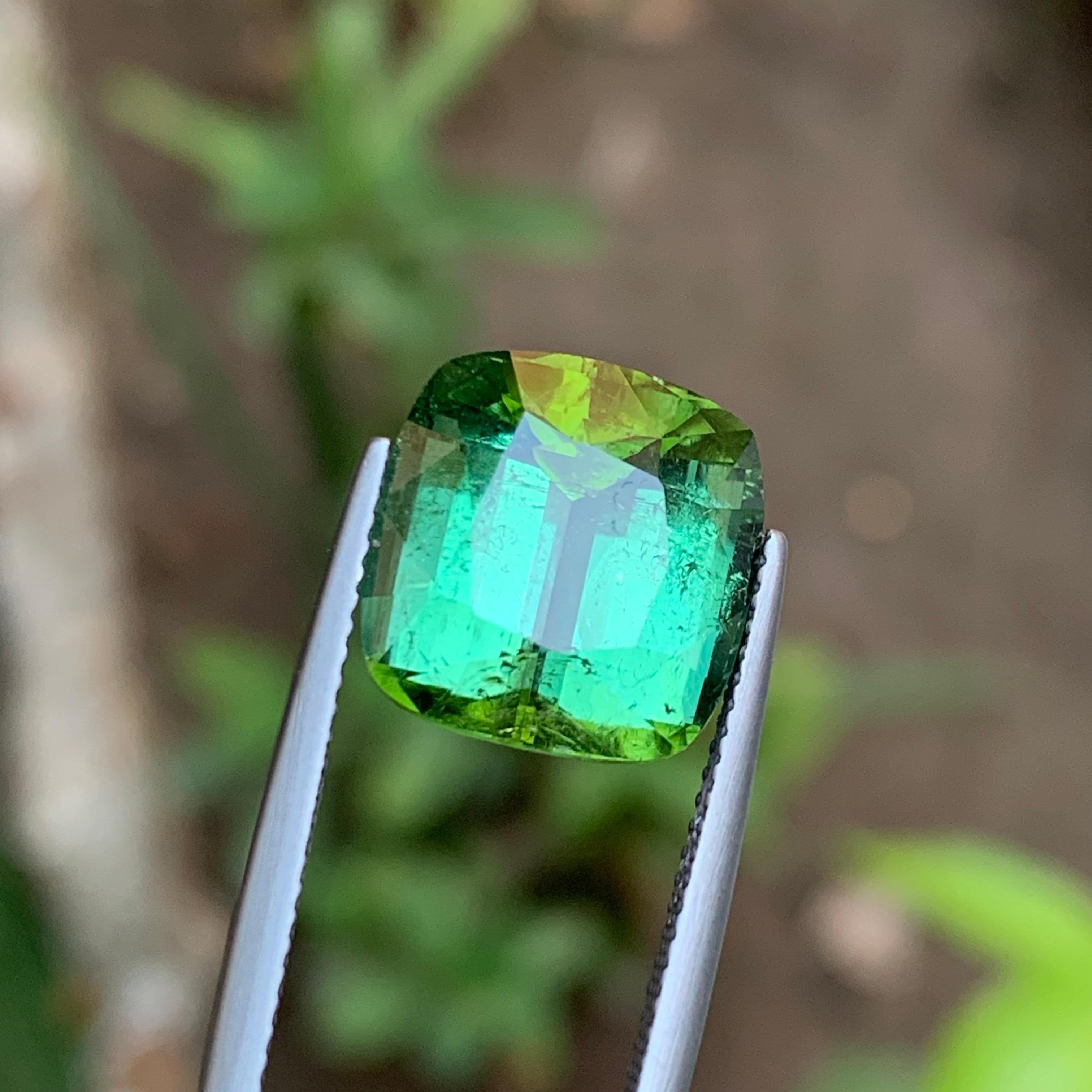 Pierre précieuse tourmaline naturelle verte 9,80 carats taille coussin  Collier Pendentifs Bijoux en vente 1