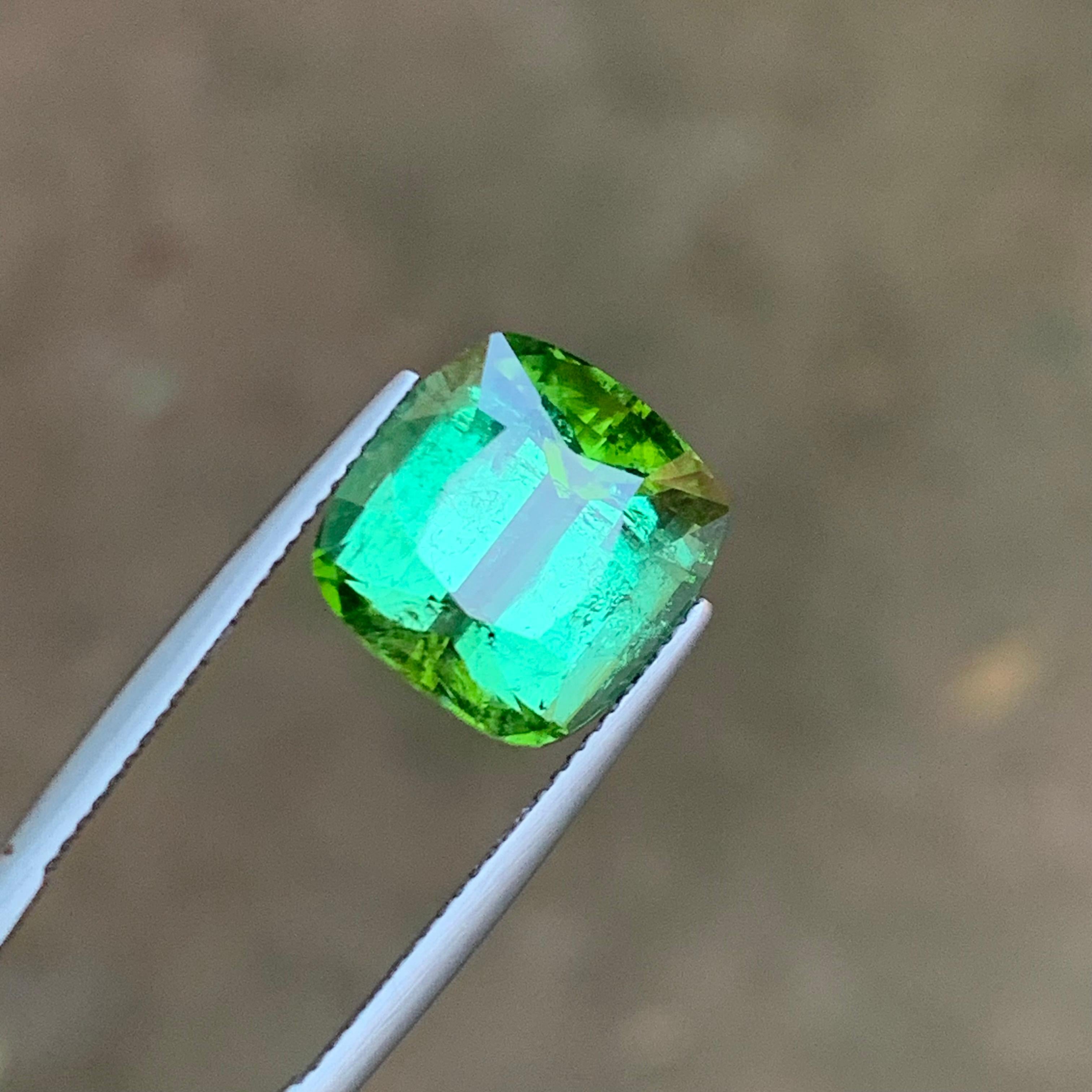 Pierre précieuse tourmaline naturelle verte 9,80 carats taille coussin  Collier Pendentifs Bijoux en vente 3