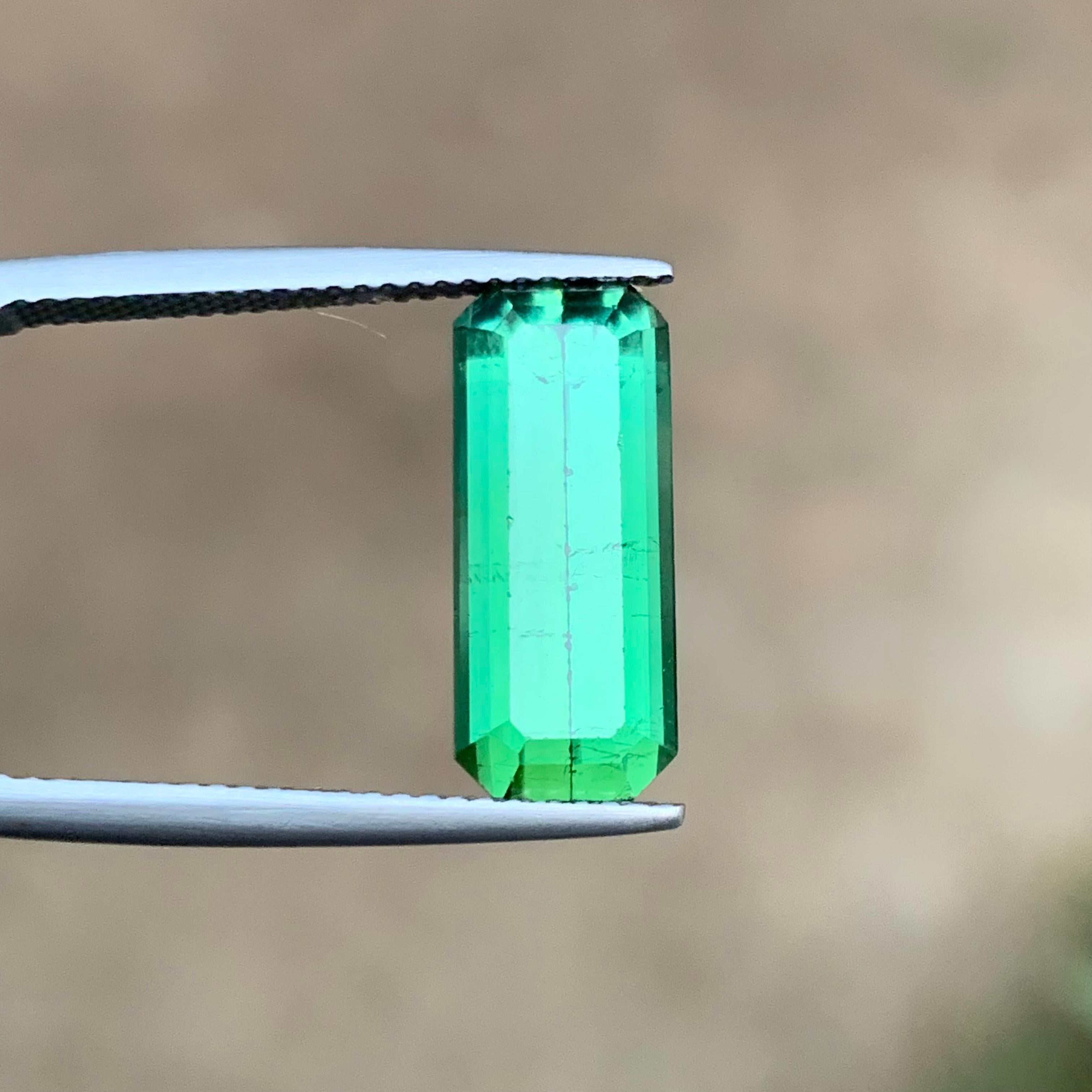 Gemas sueltas de turmalina natural verde talla esmeralda alargada de 5.50 qt-Joyería Contemporáneo en venta