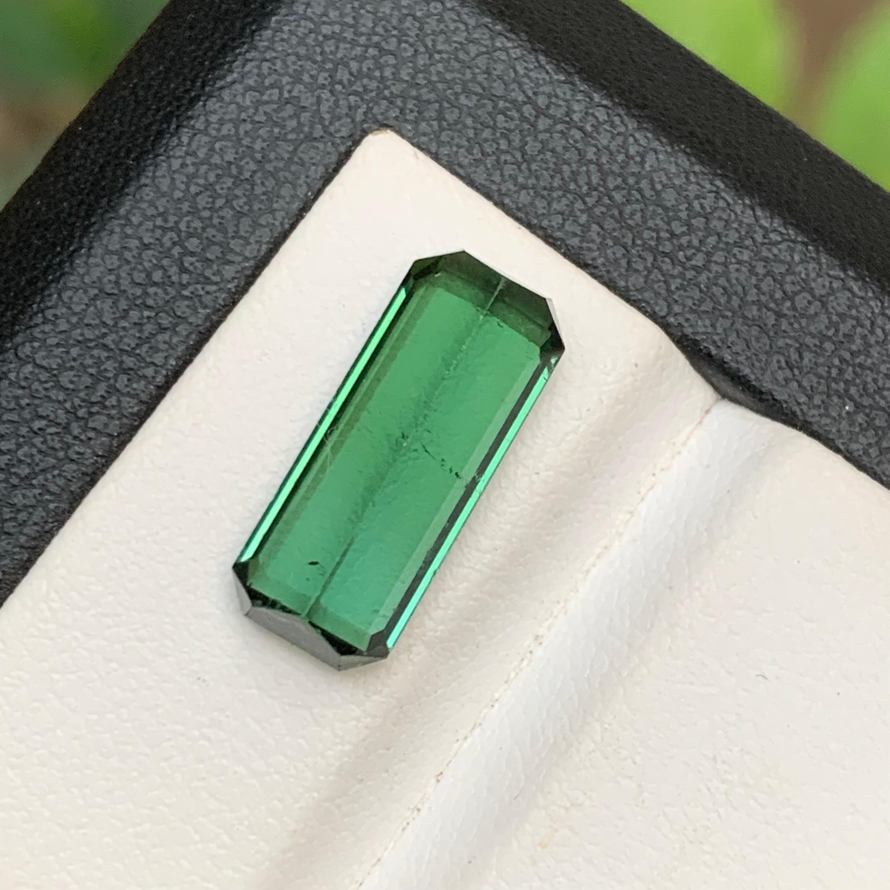 Gemas sueltas de turmalina natural verde talla esmeralda alargada de 5.50 qt-Joyería Corte esmeralda en venta
