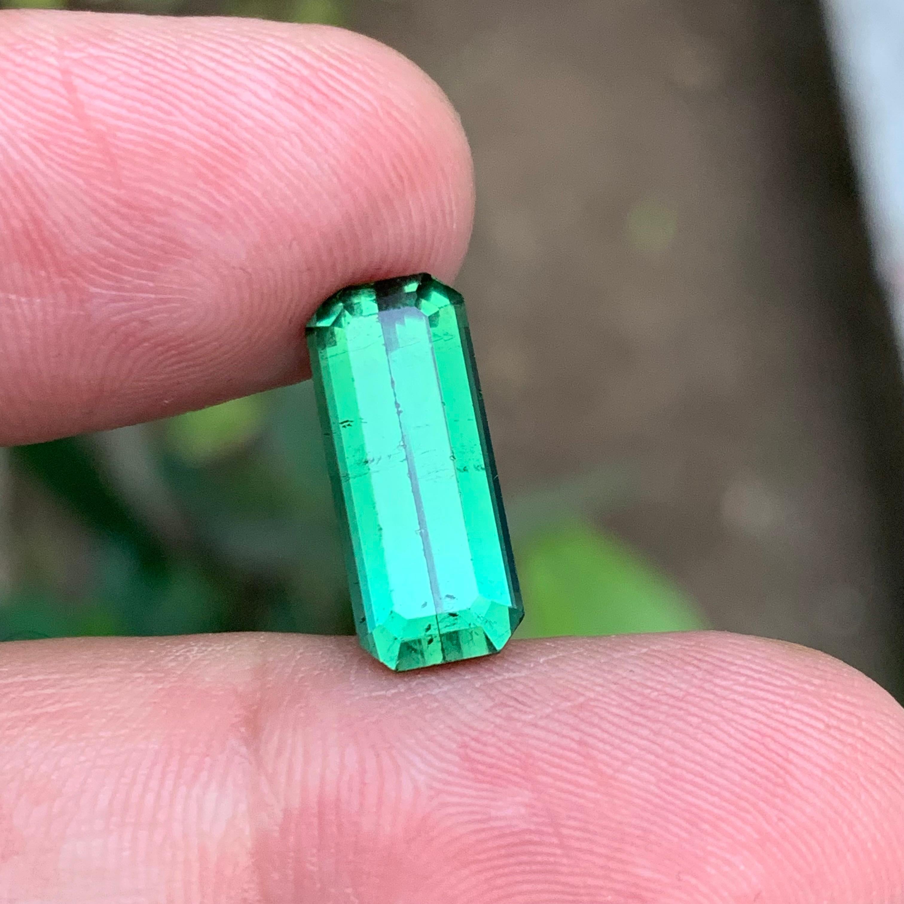 Gemas sueltas de turmalina natural verde talla esmeralda alargada de 5.50 qt-Joyería en Nuevo estado para la venta en Peshawar, PK