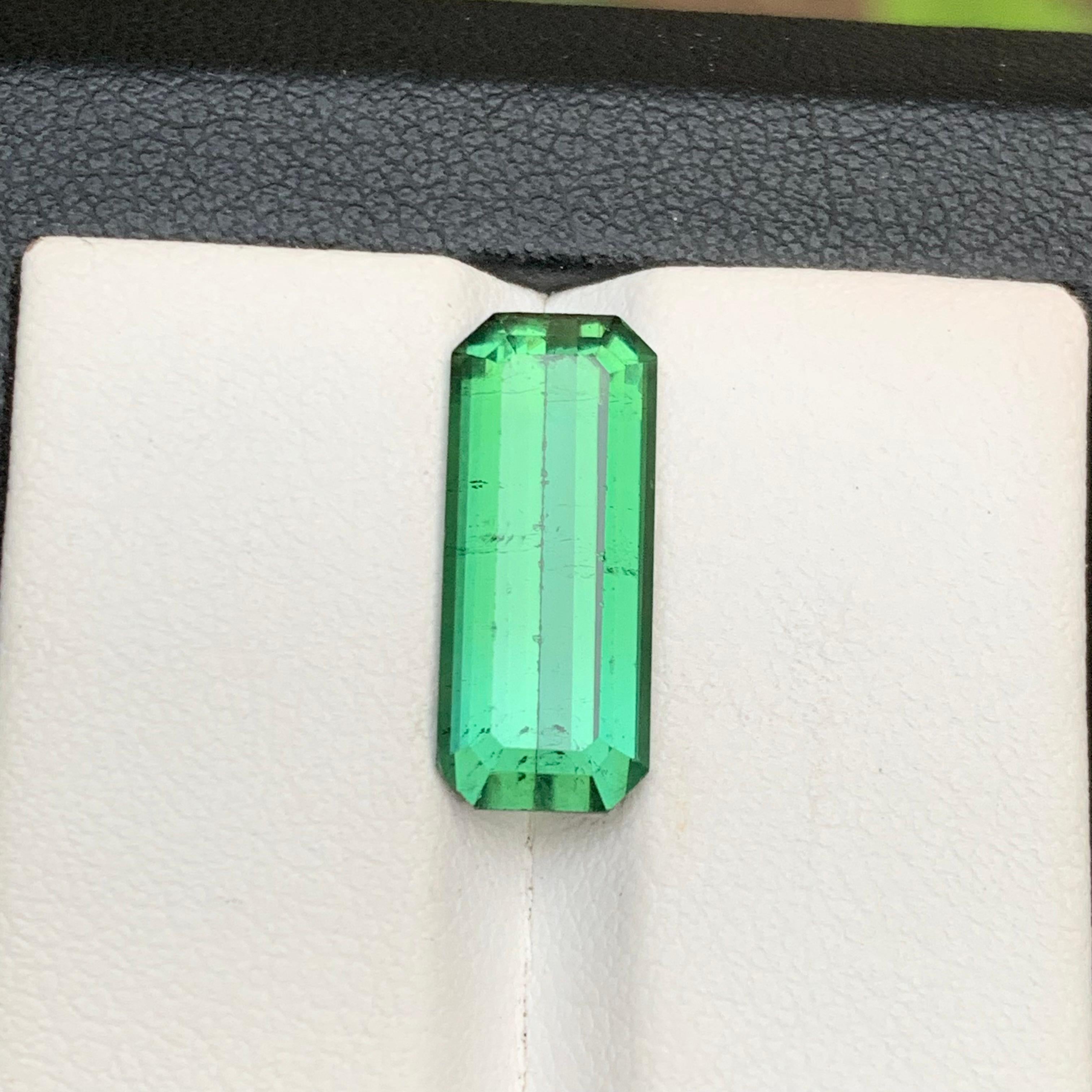 Femenino o masculino Gemas sueltas de turmalina natural verde talla esmeralda alargada de 5.50 qt-Joyería en venta