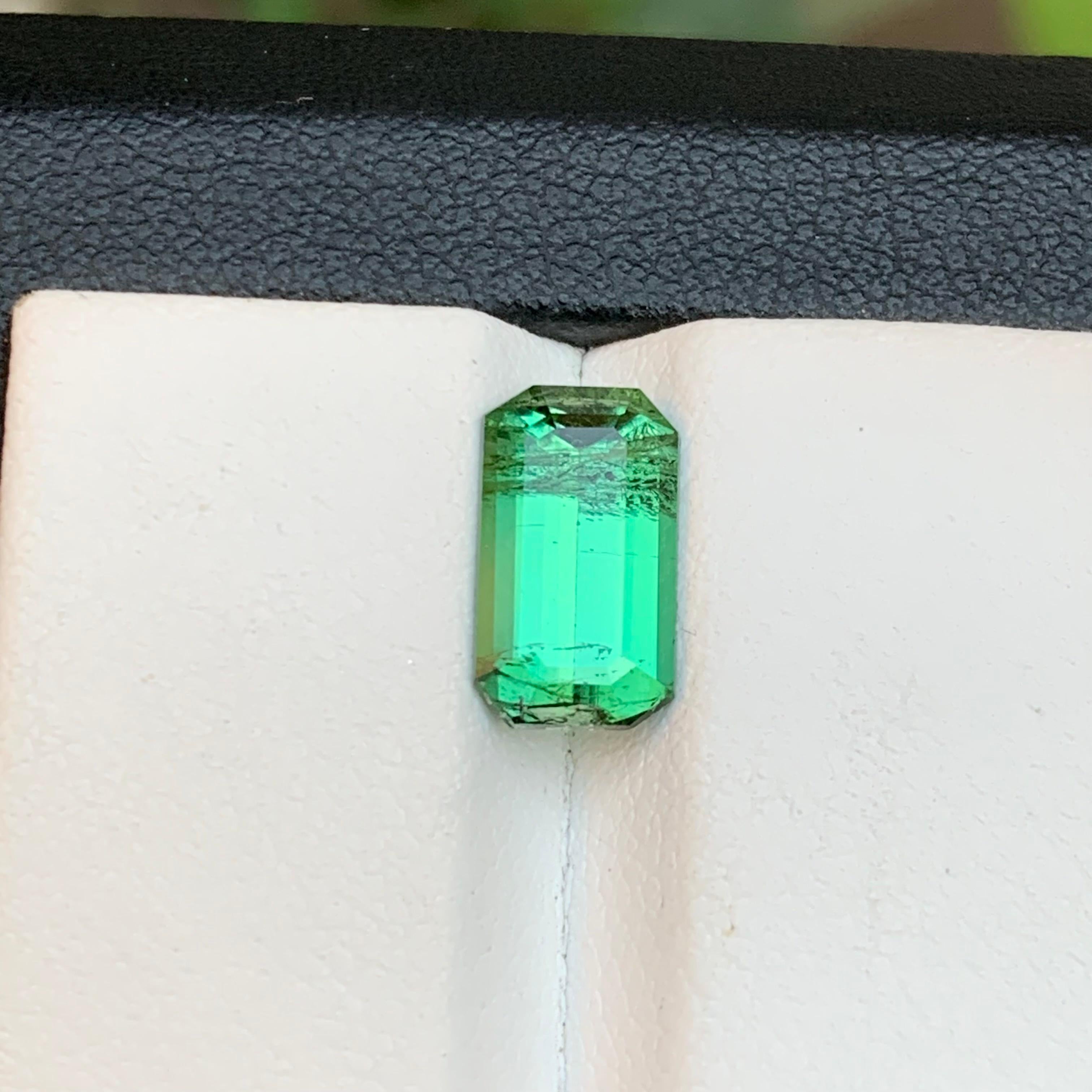 Grüner natürlicher Turmalin Ring Lose Edelstein 2.40 Ct Smaragdschliff für Schmuck im Zustand „Neu“ im Angebot in Peshawar, PK