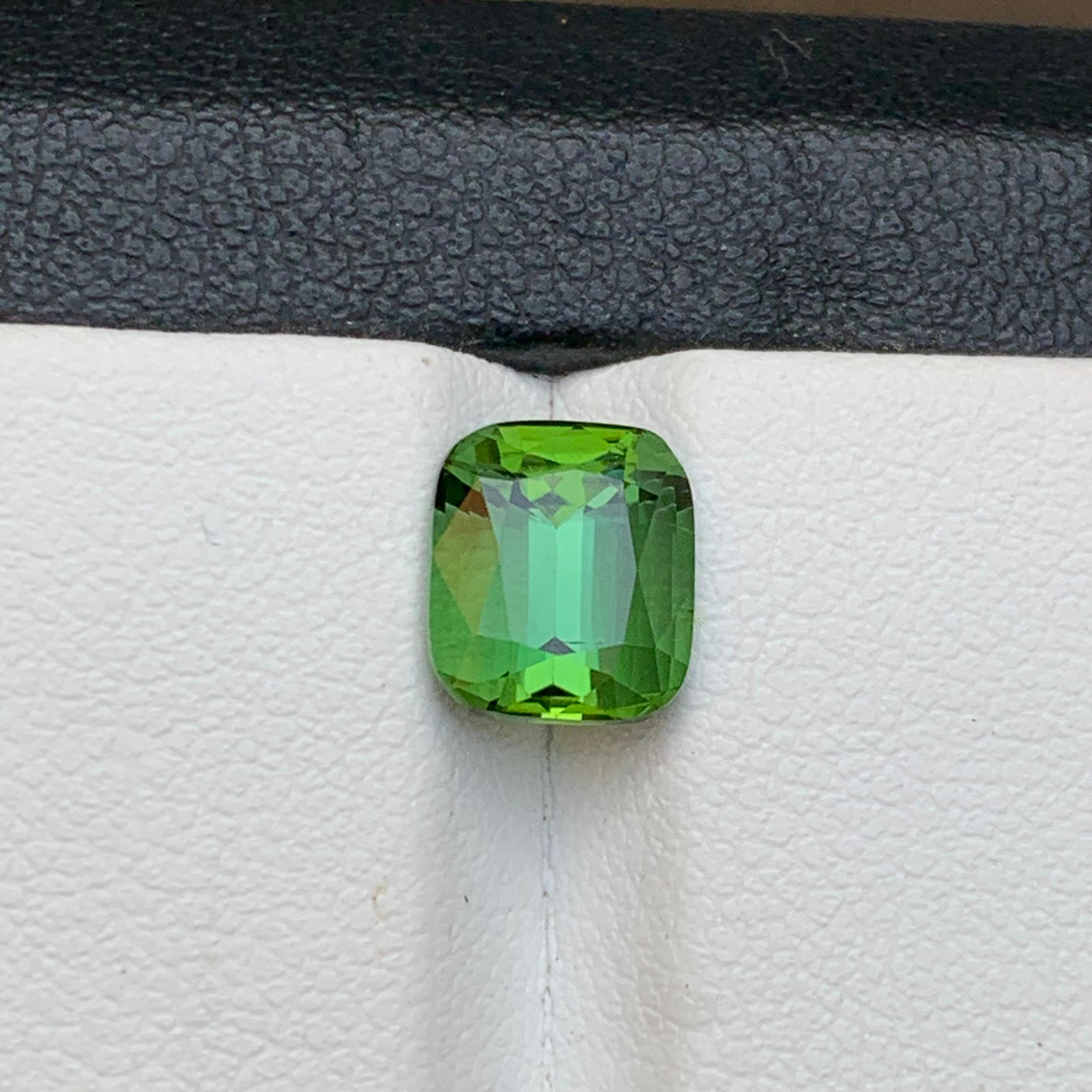 Green Natural Tourmaline Ring Loose Gemstone 2.55 Carat Cushion Cut for Jewelry In New Condition For Sale In Peshawar, PK