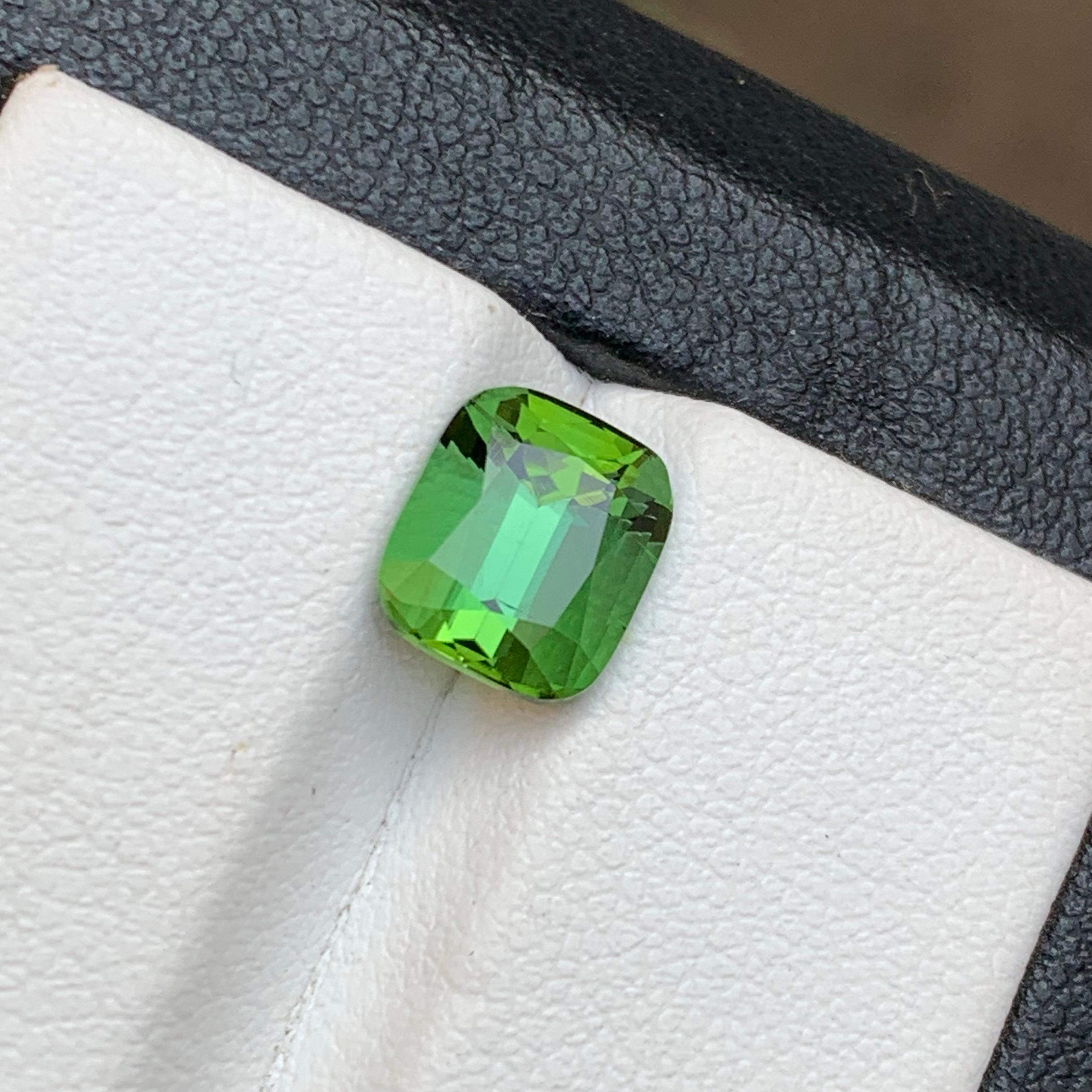 Green Natural Tourmaline Ring Loose Gemstone 2.55 Carat Cushion Cut for Jewelry For Sale 4