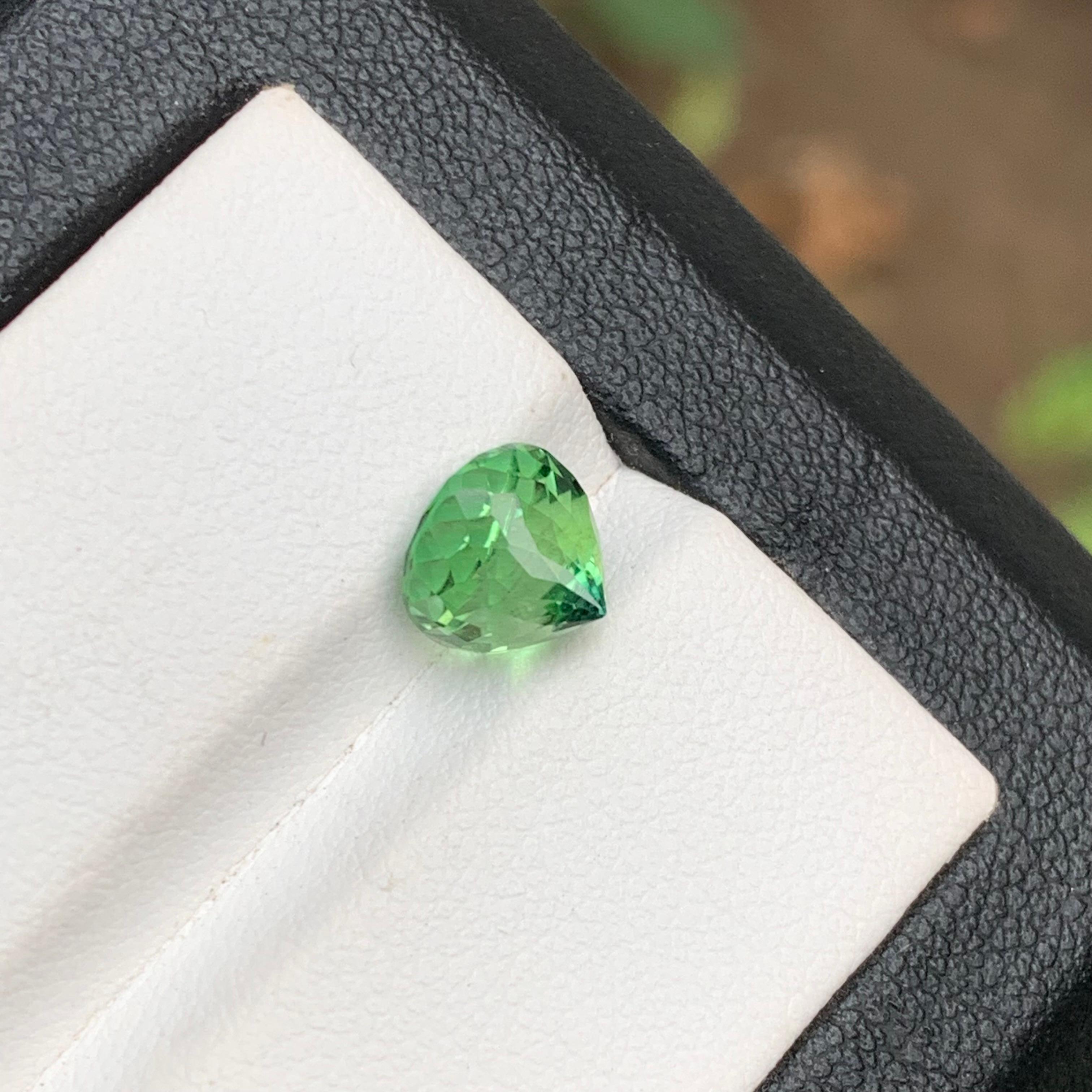 Green Natural Tourmaline Ring Loose Gemstone 2.60 Ct Round Brilliant Flower Cut In New Condition For Sale In Peshawar, PK