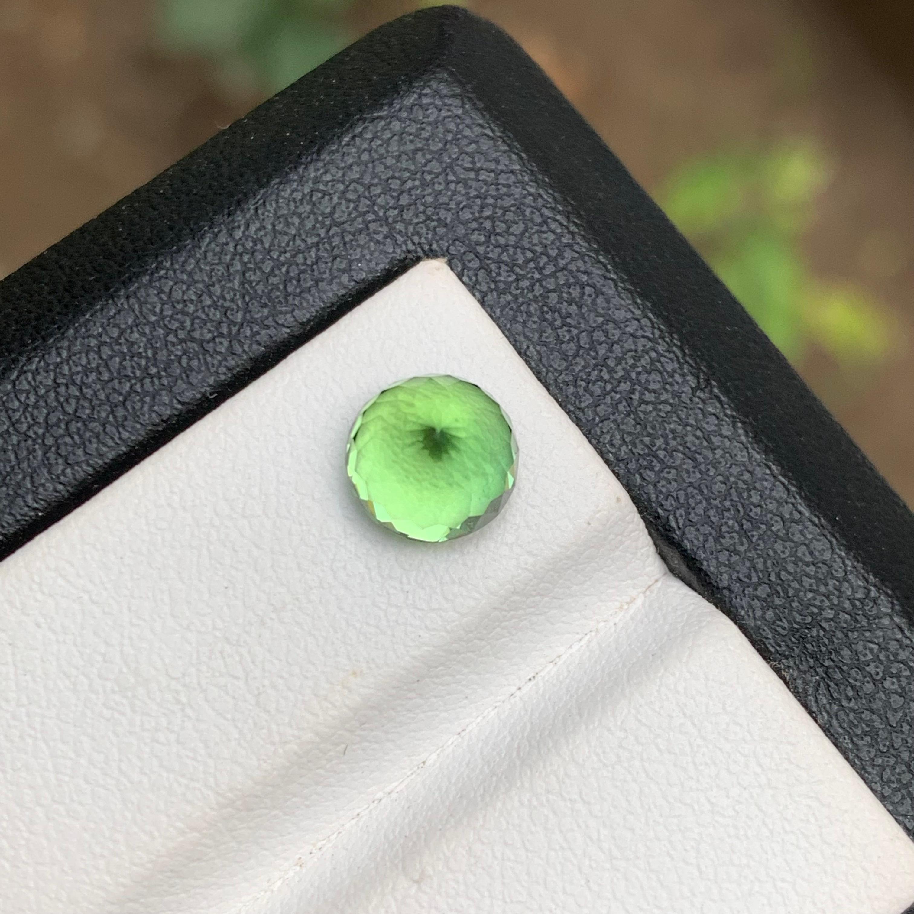 Women's or Men's Green Natural Tourmaline Ring Loose Gemstone 2.60 Ct Round Brilliant Flower Cut For Sale