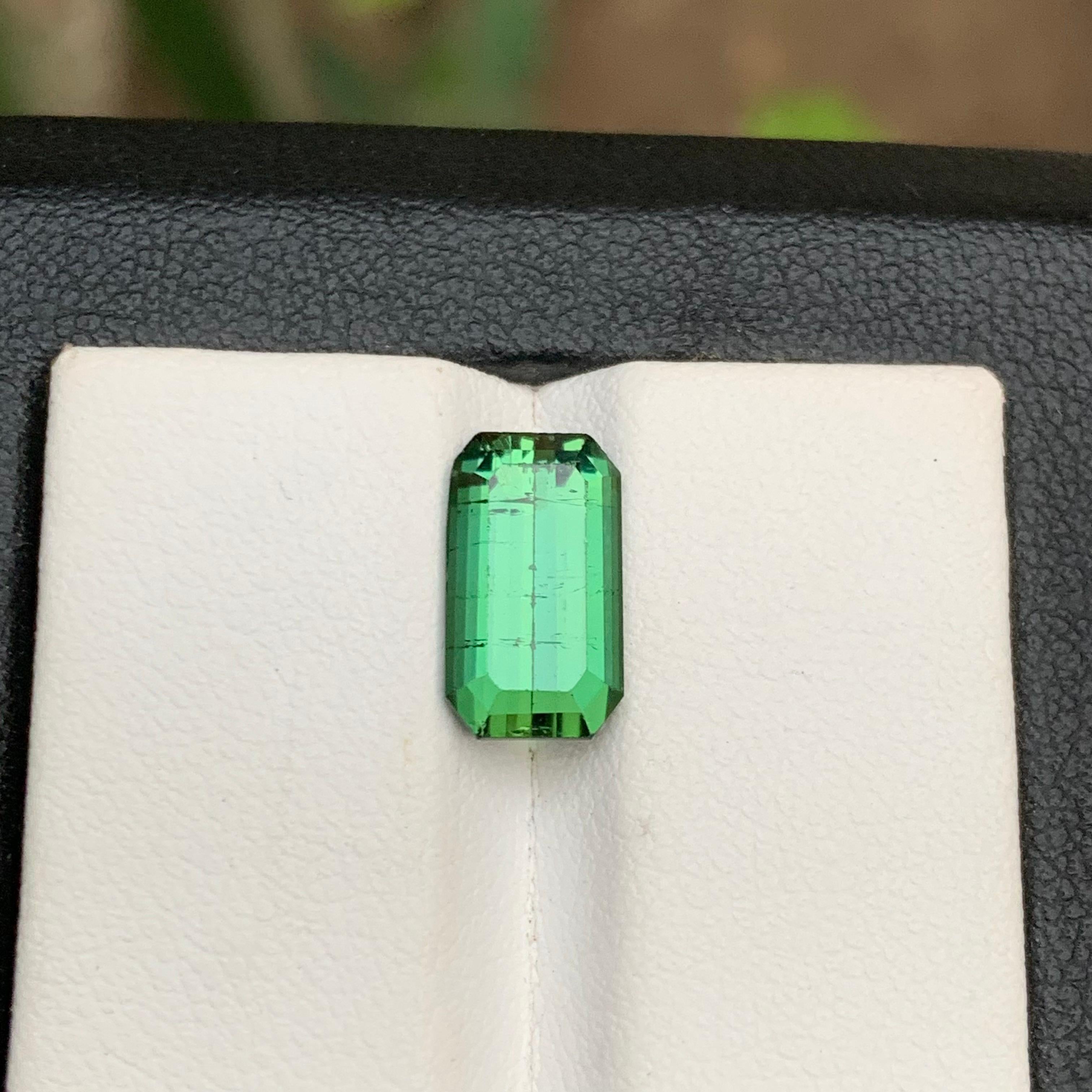 Grüner natürlicher Turmalin Ring Lose Edelstein 3,45 Karat Smaragdschliff für Schmuck im Zustand „Neu“ im Angebot in Peshawar, PK