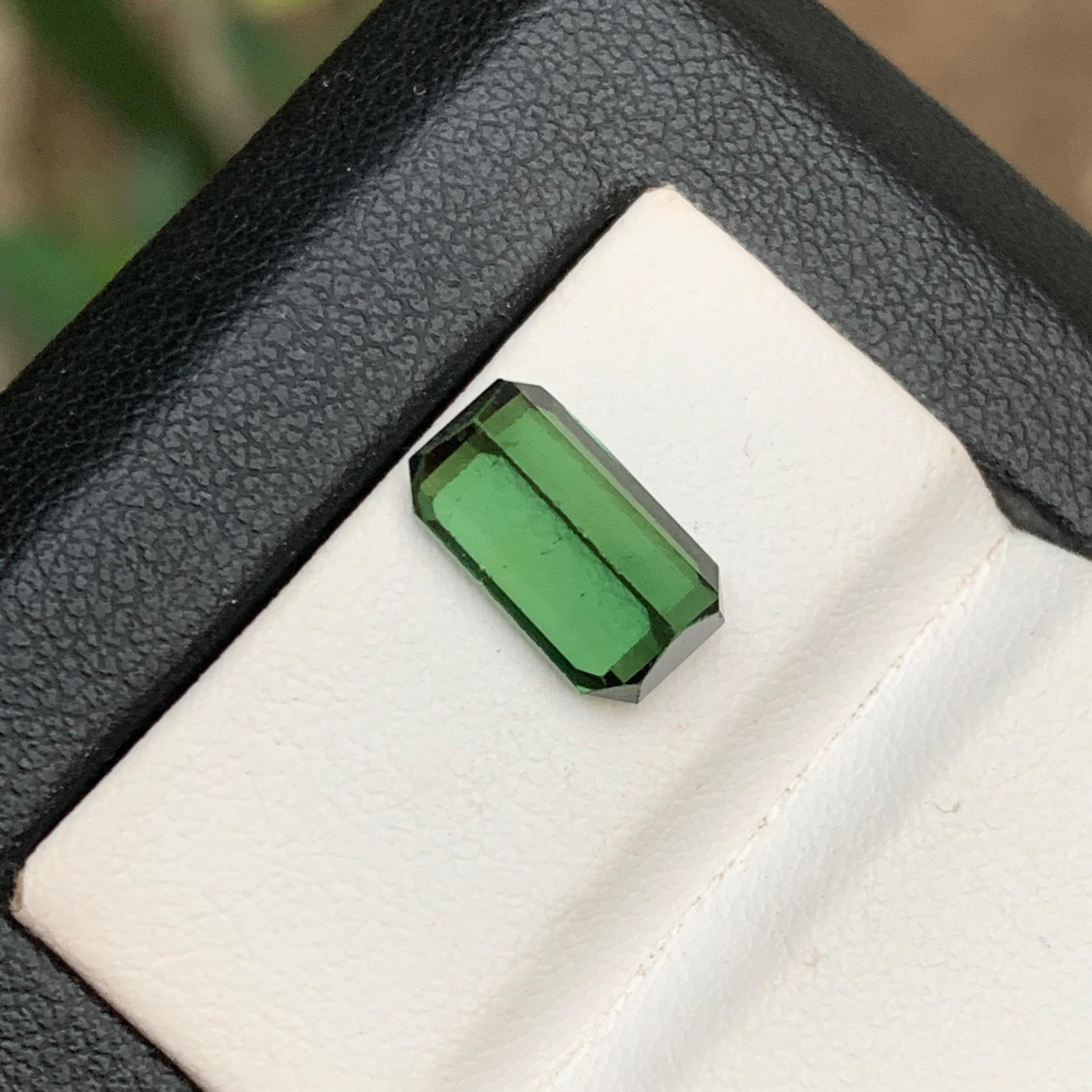 Grüner natürlicher Turmalin Ring Lose Edelstein 3,45 Karat Smaragdschliff für Schmuck im Angebot 1