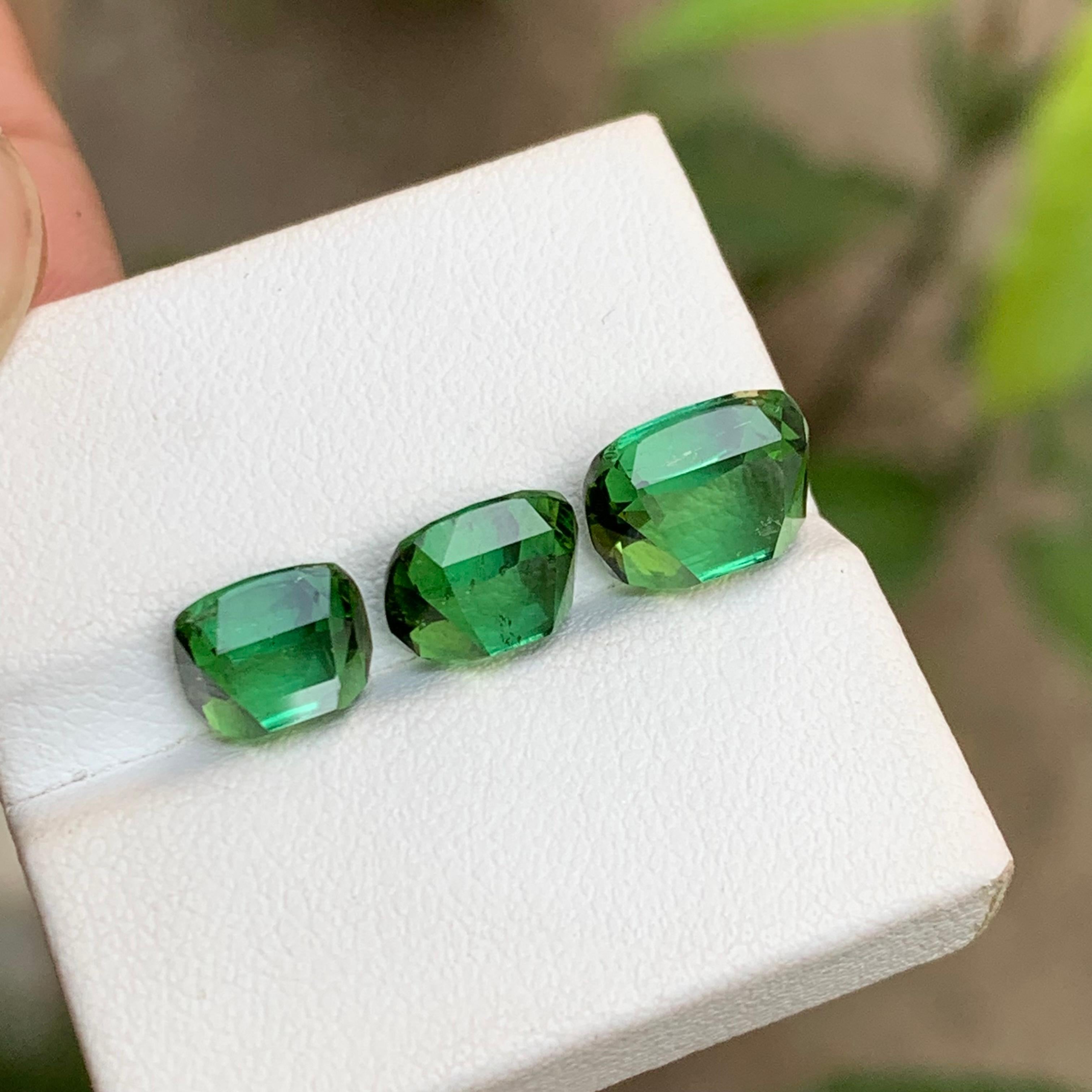 Women's or Men's Green Natural Tourmaline Ring Pendant Gemstones 8.55 Ct Cushion Cut for Jewelry For Sale